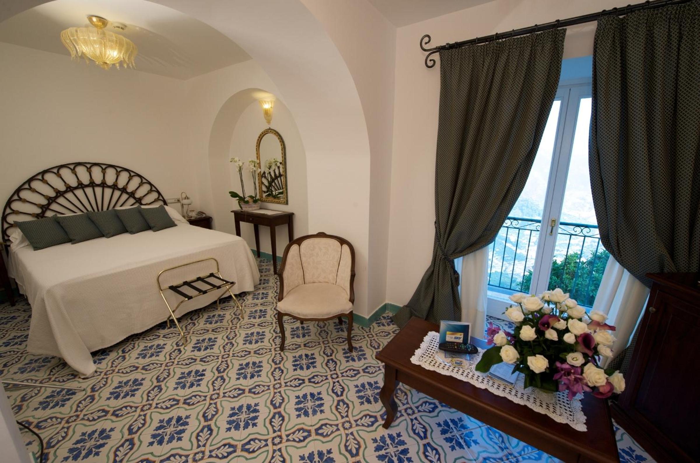 Deluxe Double Room with Sea View - Photo 3
