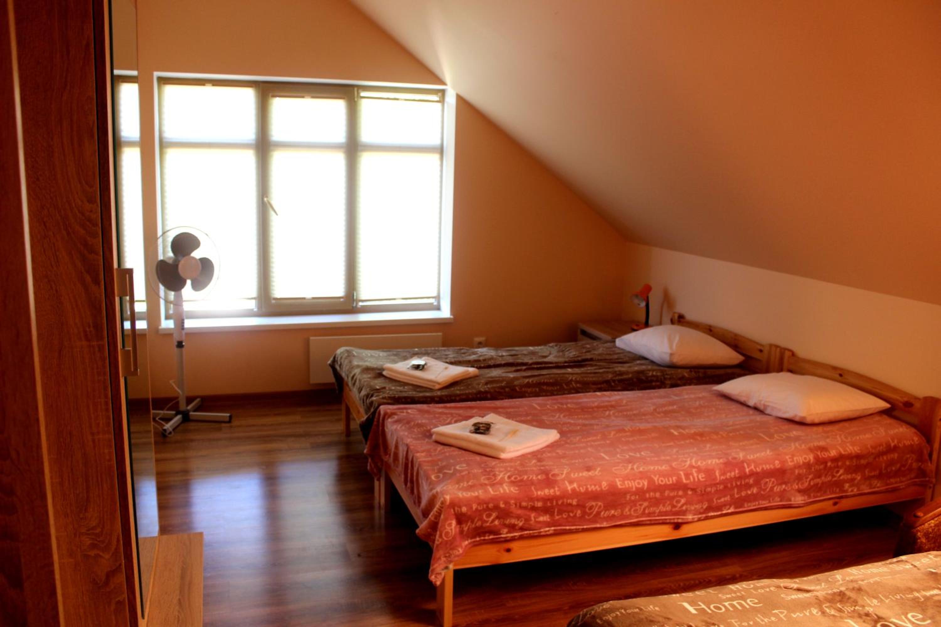 Family Room with Private Bathroom - Photo 6