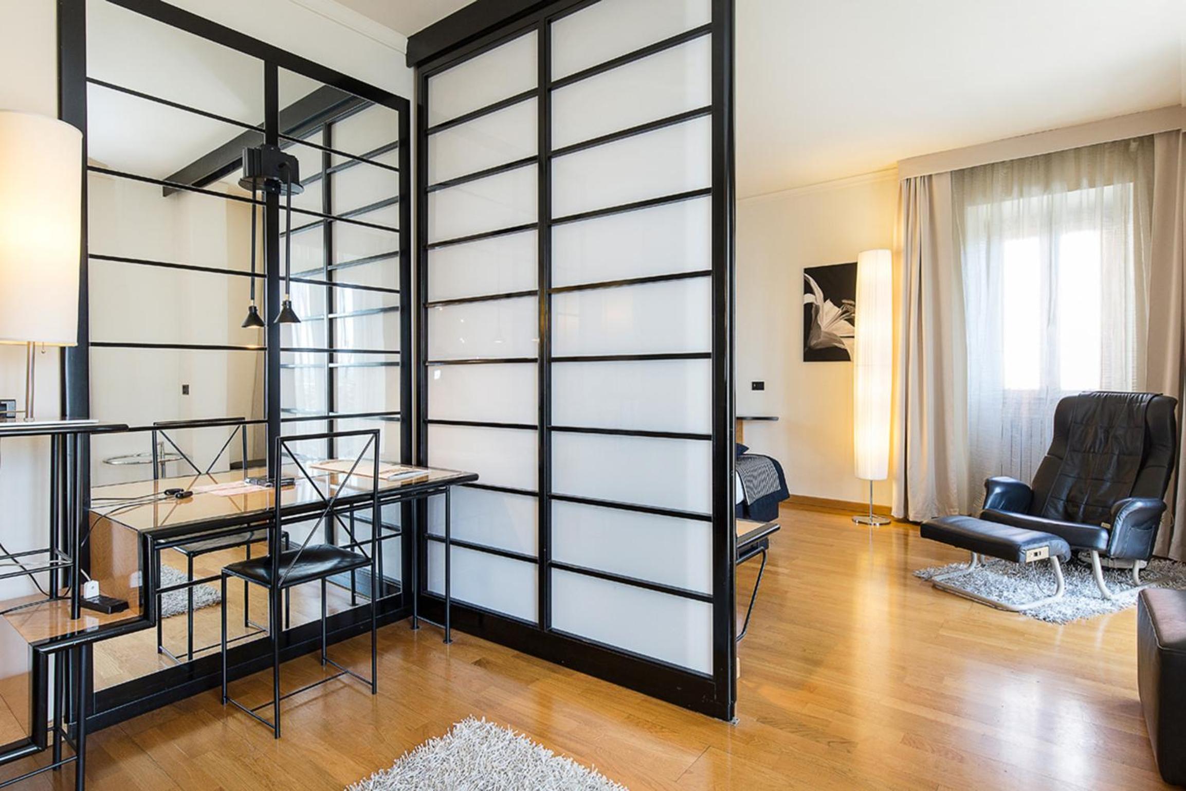 Junior Suite with Balcony - Photo 3