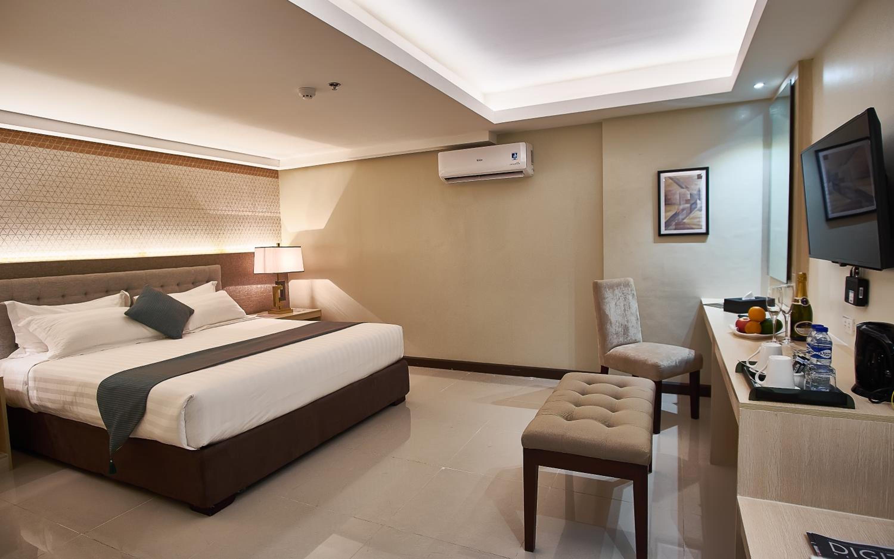 Deluxe Double Room (2 Adults + 1 Child) photo 3