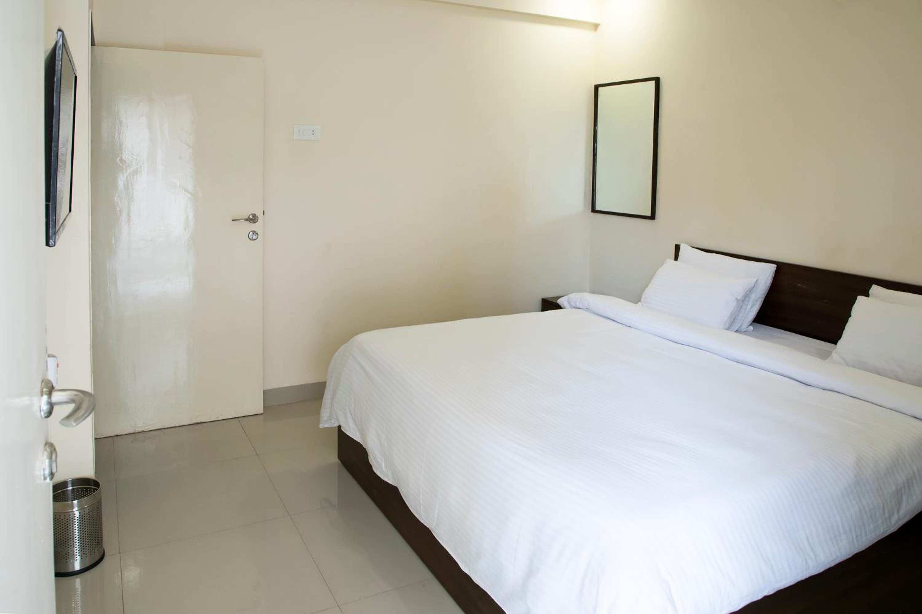 One-Bedroom Apartment - Photo 3