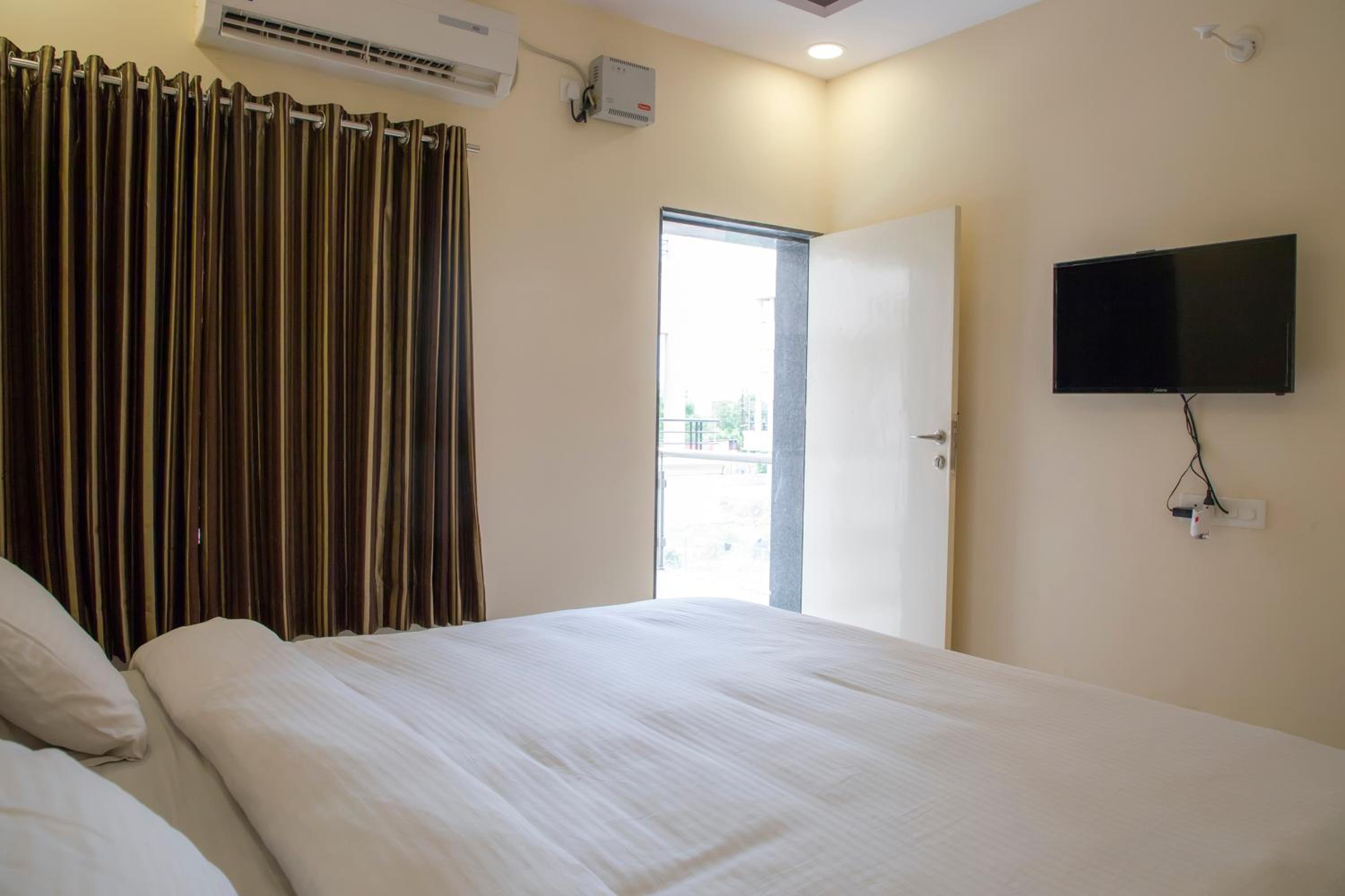 One-Bedroom Apartment - Photo 4