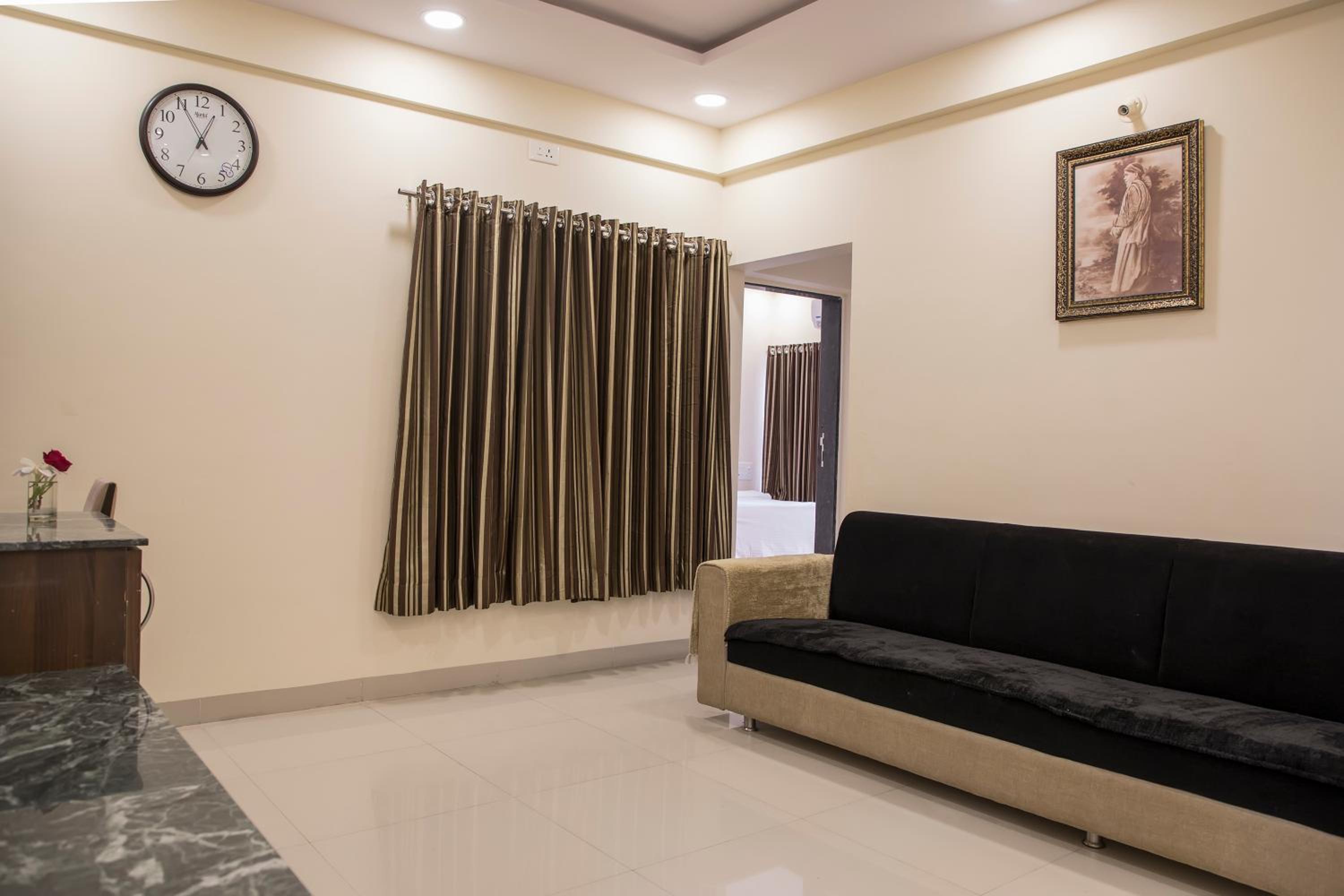 One-Bedroom Apartment - Photo 1