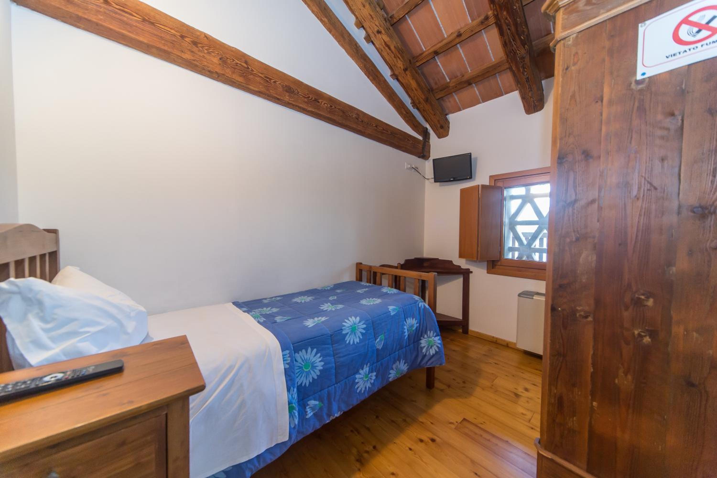 Single Room with Bathroom photo 1