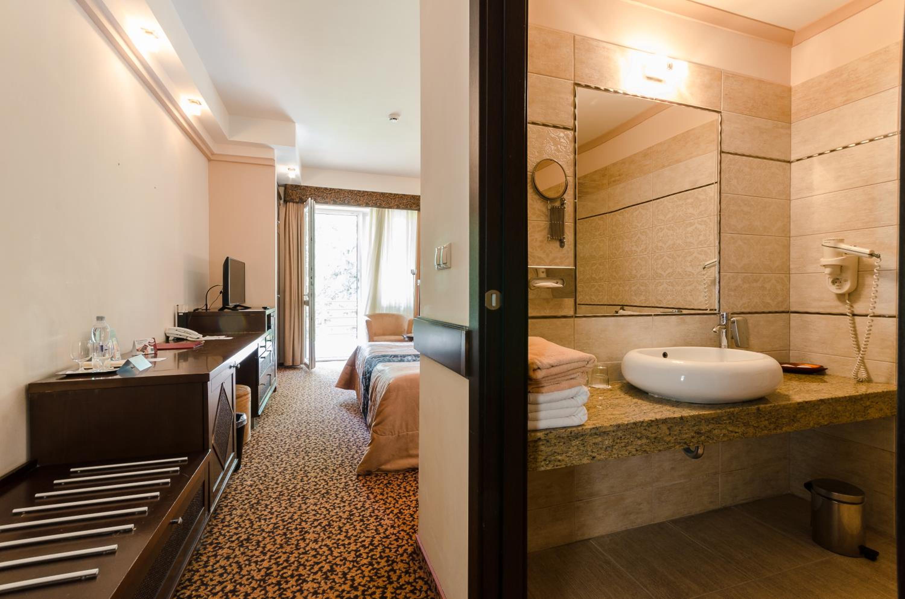 Premium Double or Twin Room photo 2