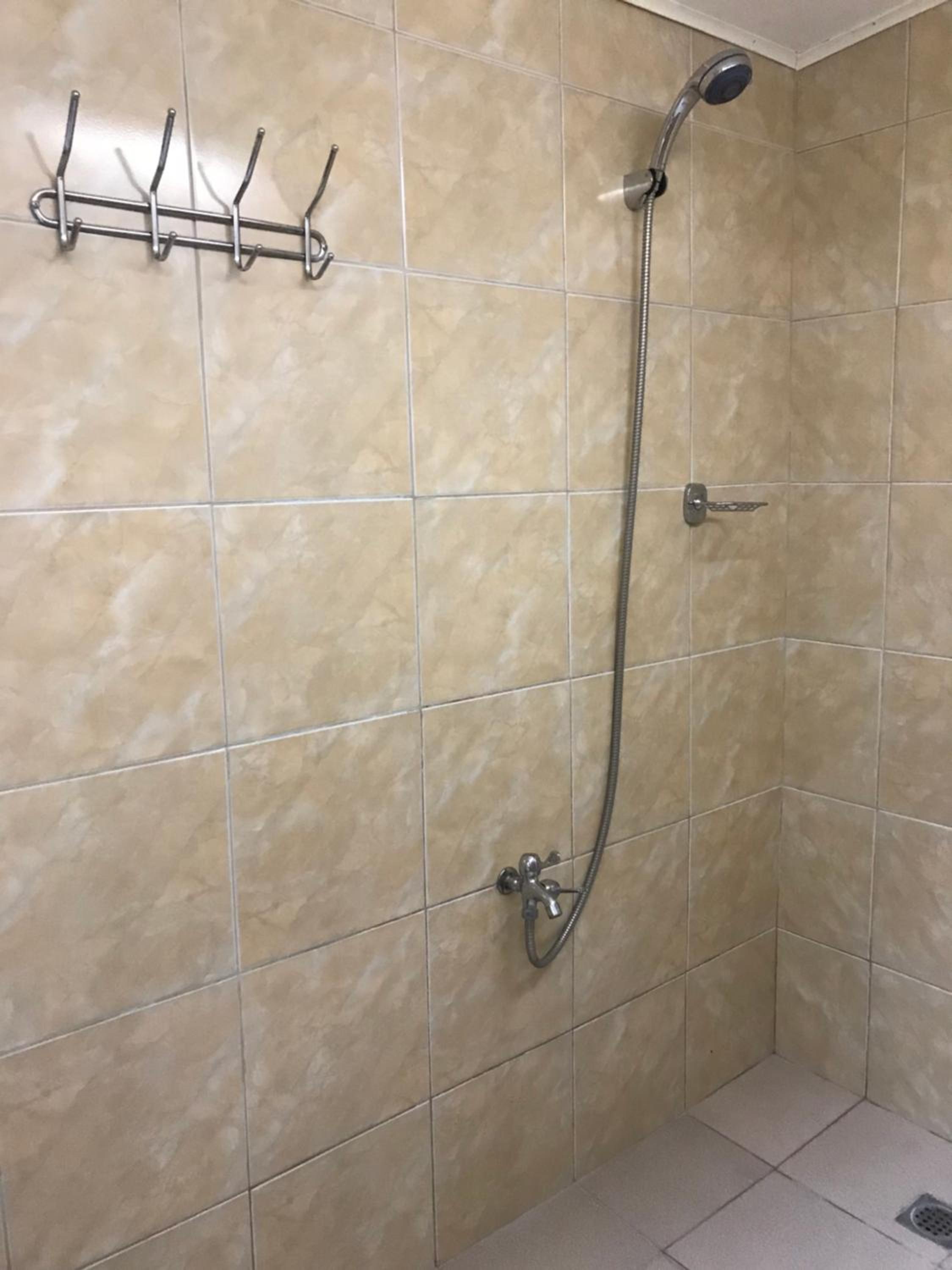 Budget Double Room - Photo 8