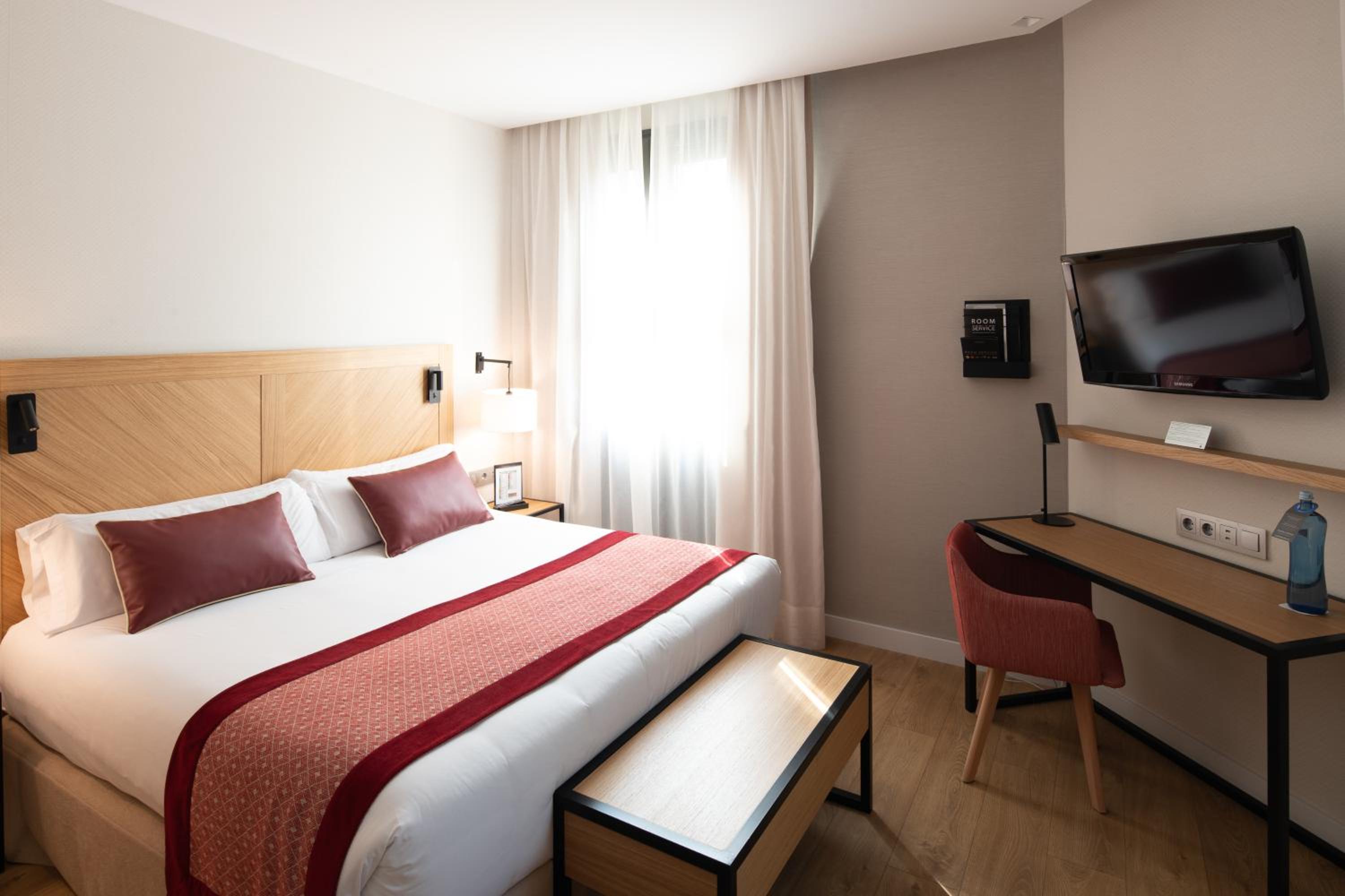 Premium Double Room thumbnail 6