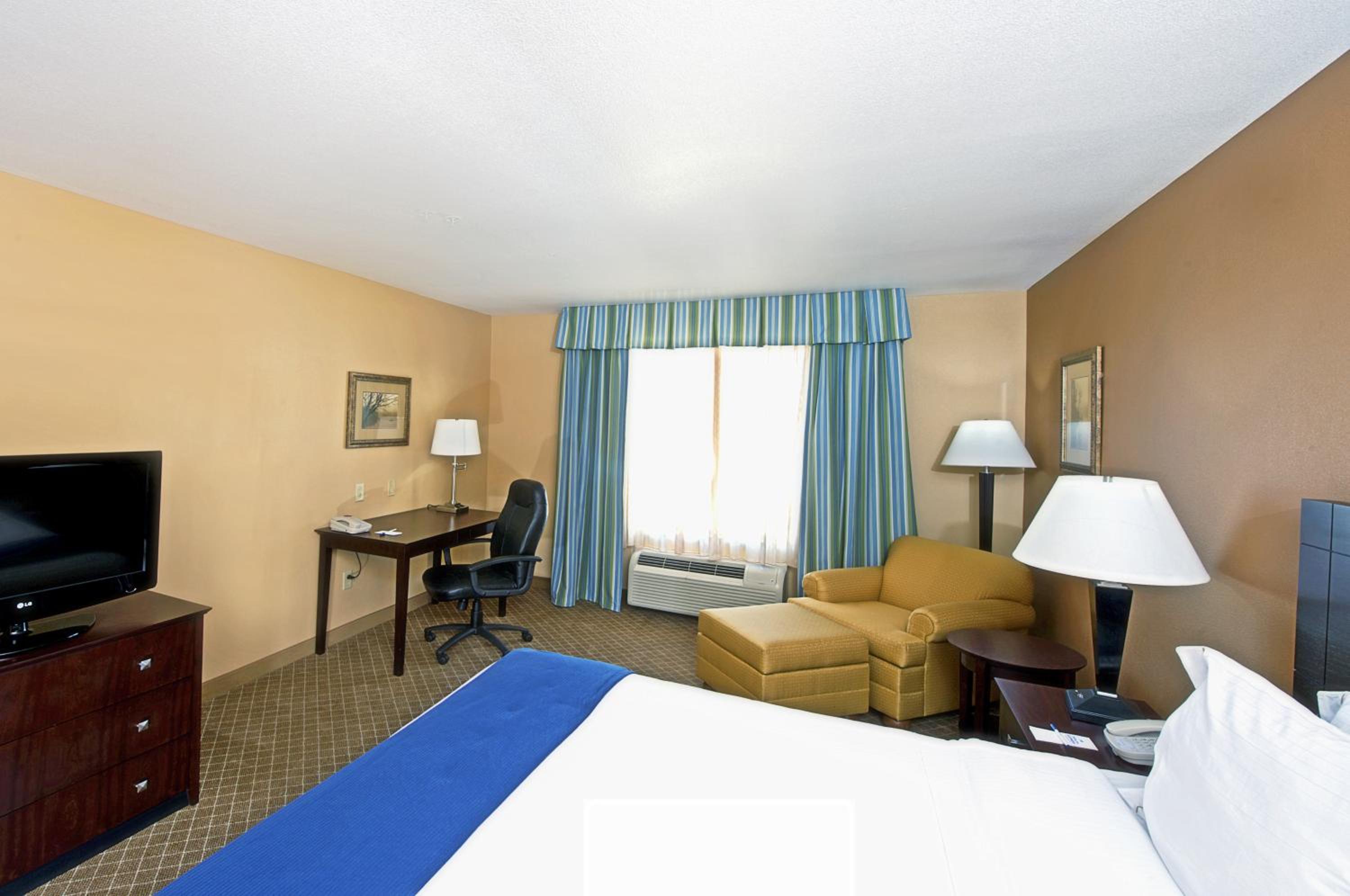 King Suite - Disability Access - Photo 1