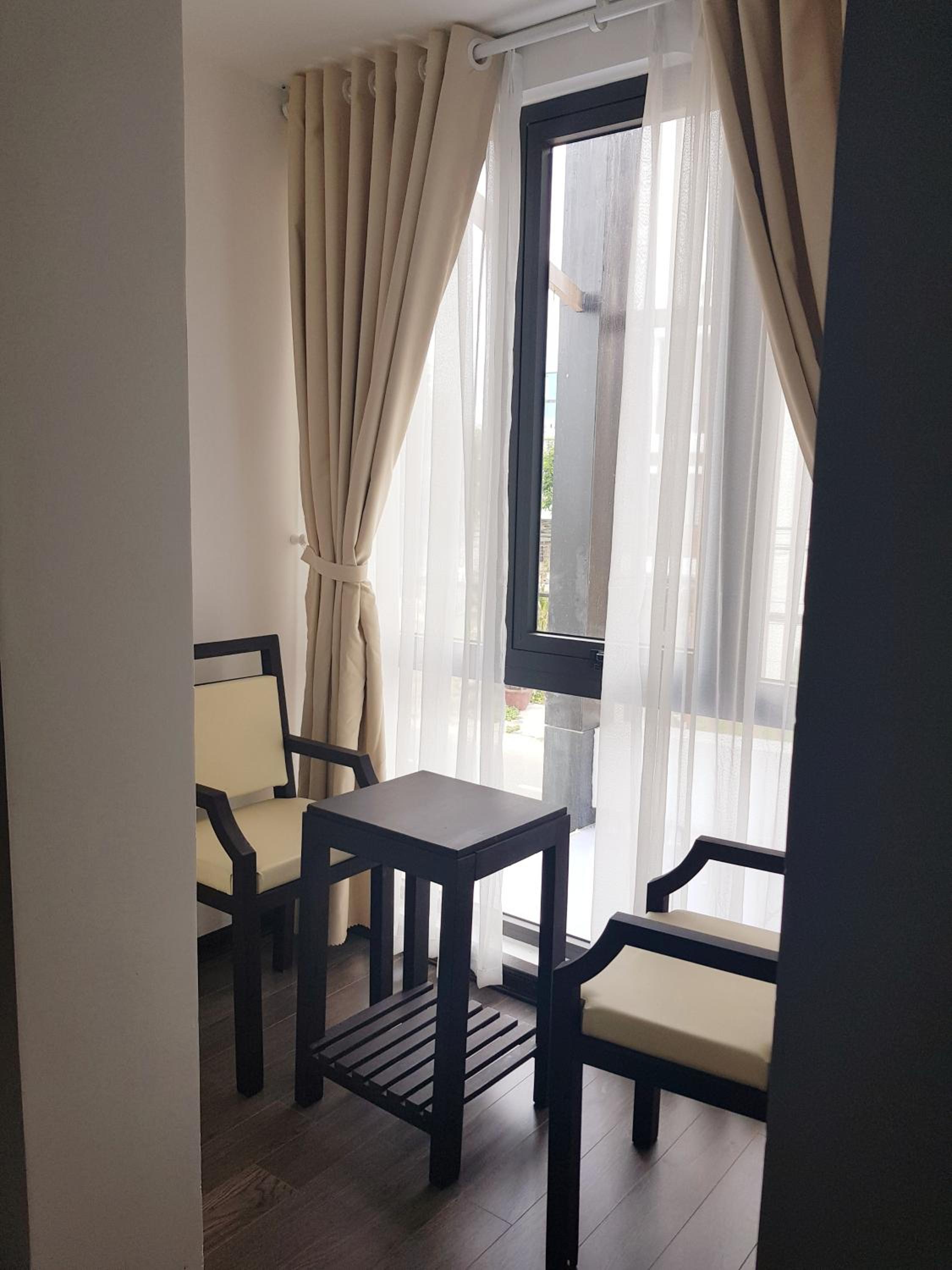 Family Room with Balcony photo 2