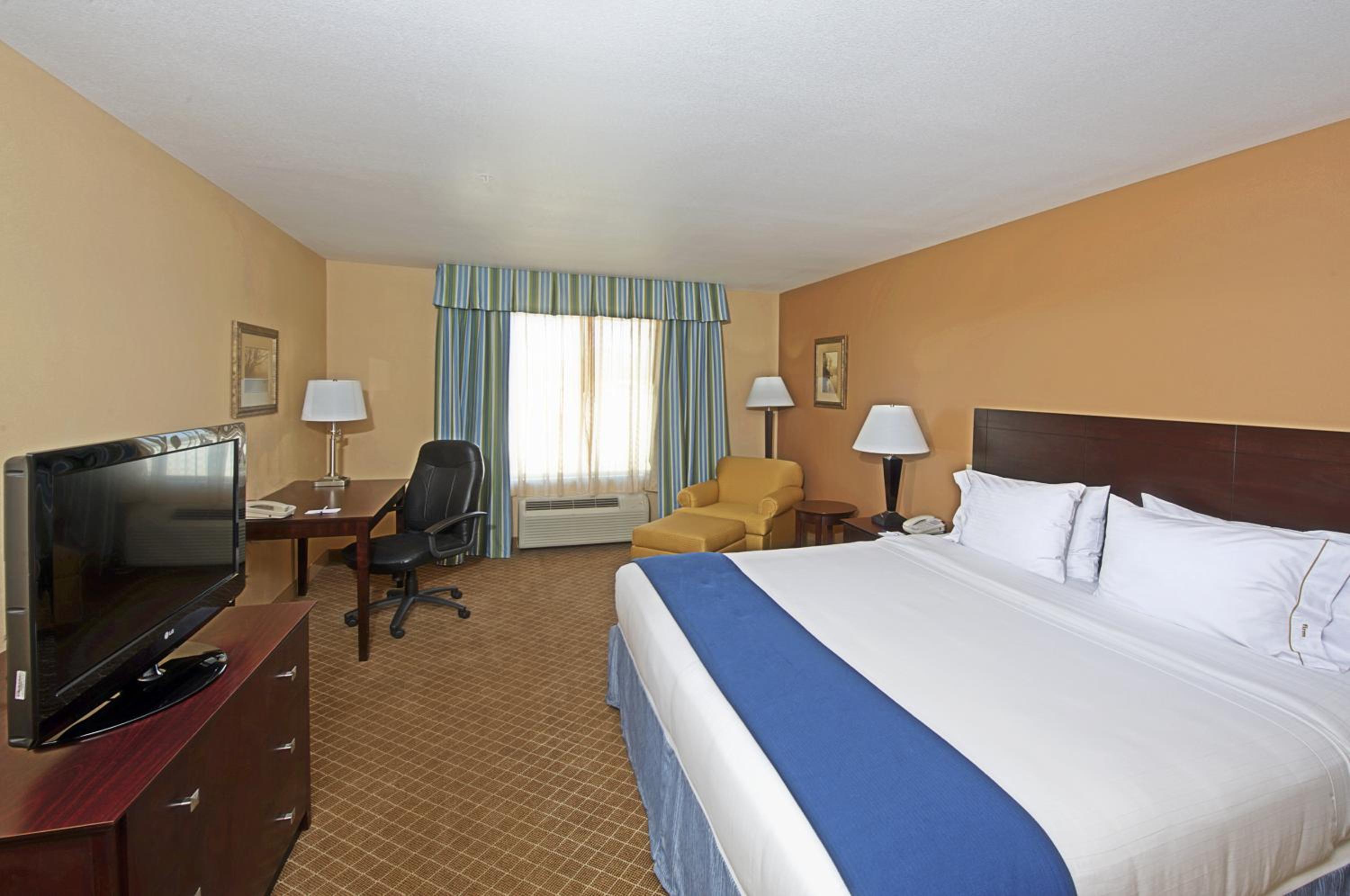 King Suite - Disability Access - Photo 2