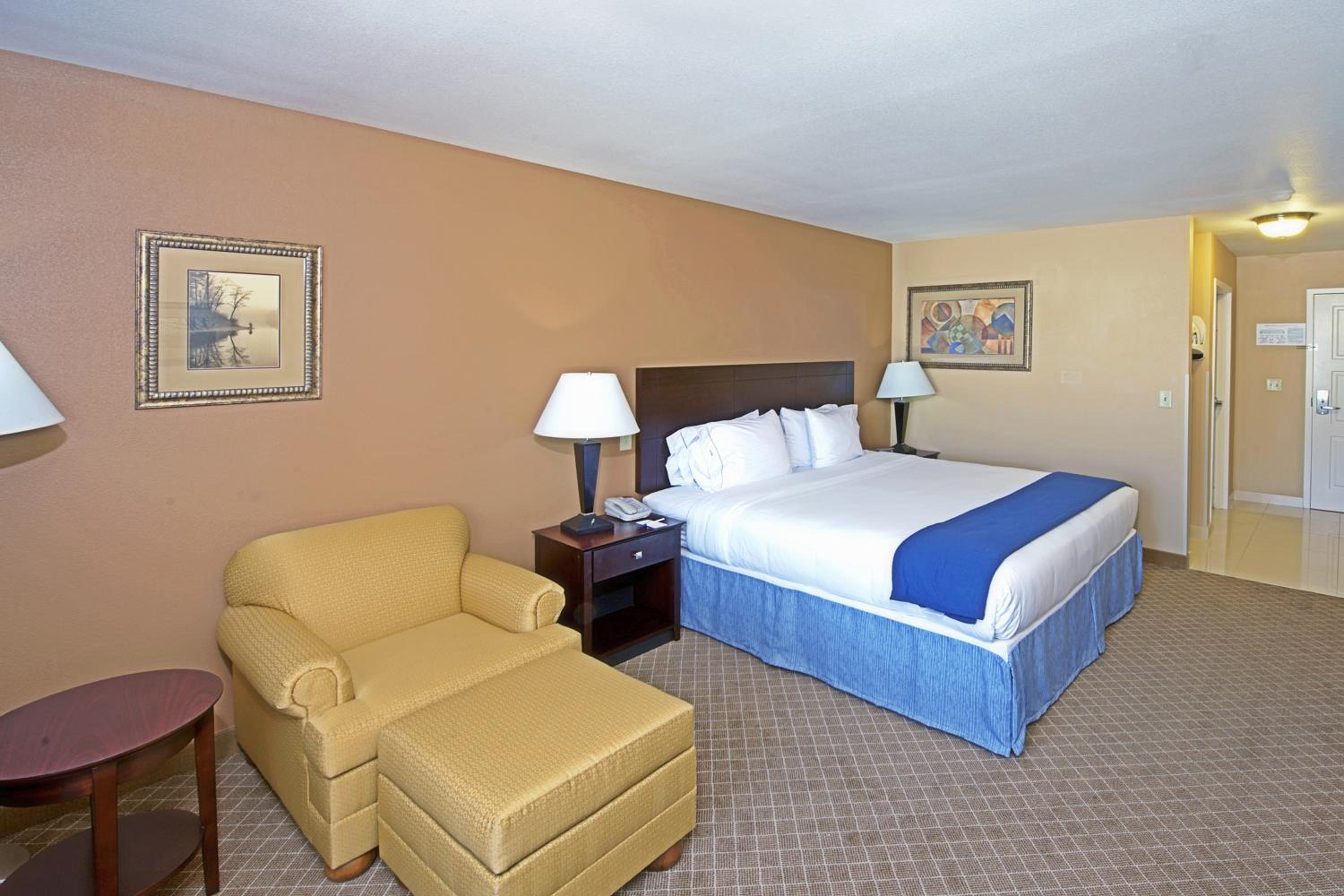 King Suite - Disability Access - Photo 5
