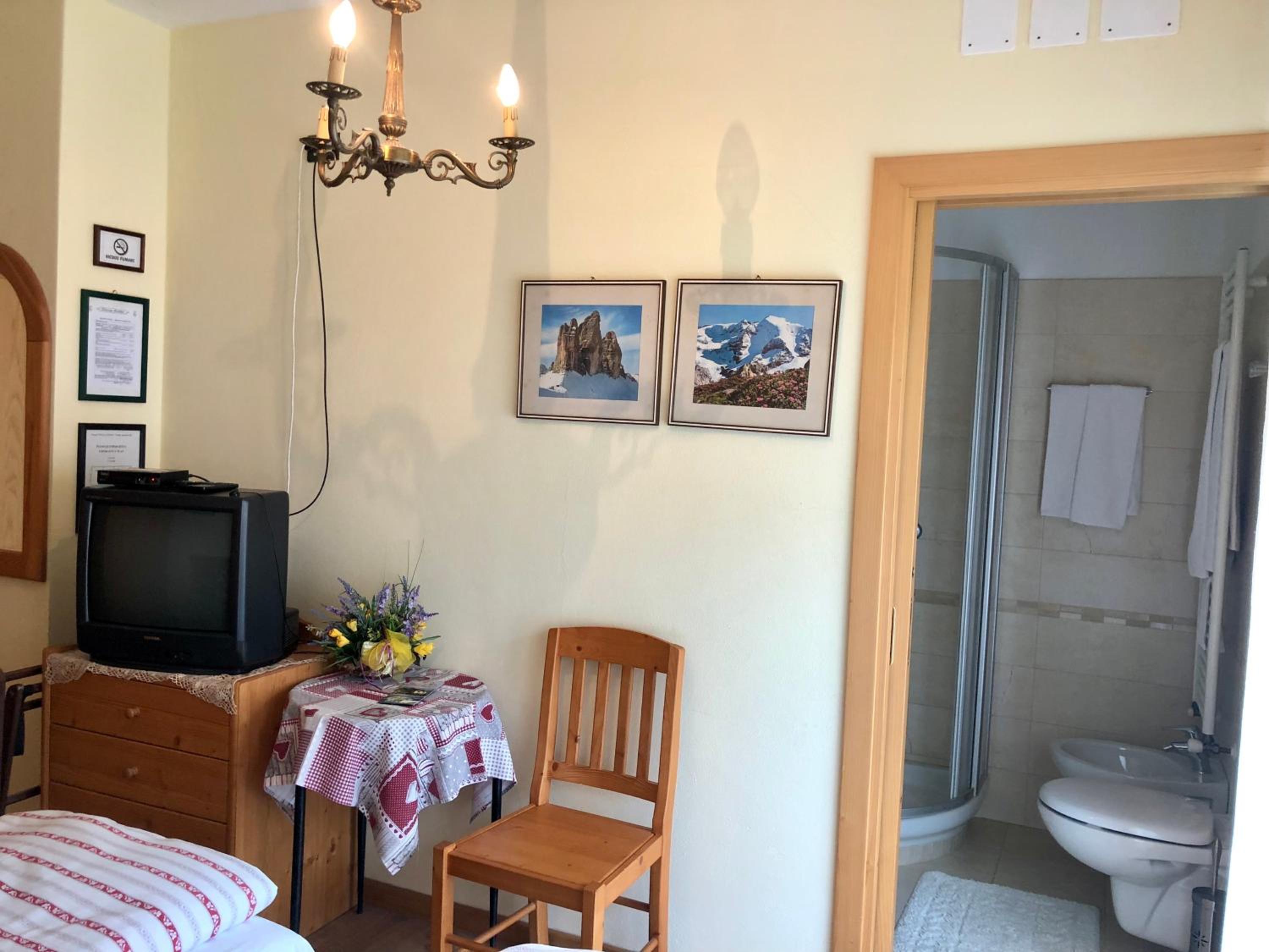 Deluxe Double or Twin Room with Mountain View photo 1