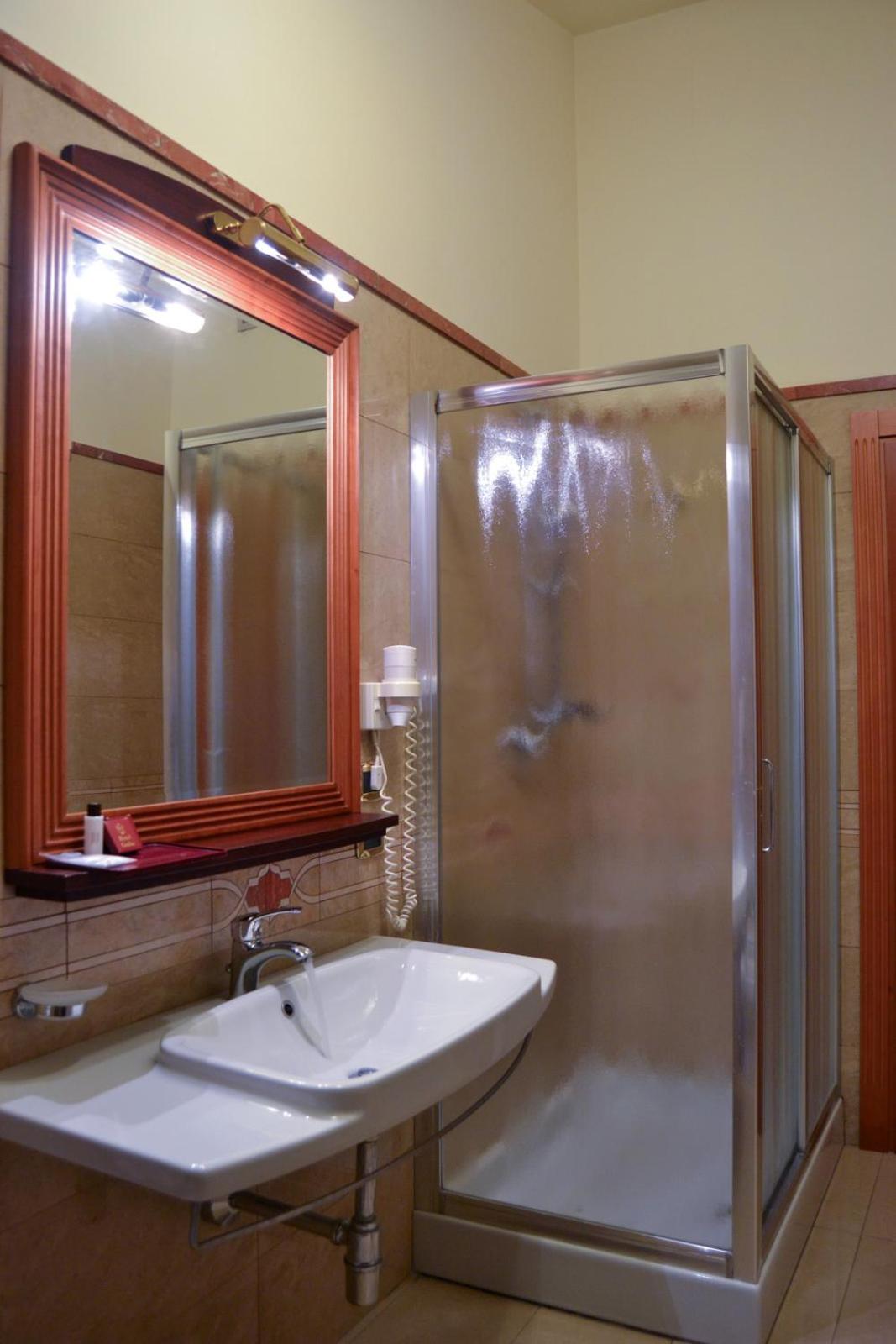 Triple Room - Photo 11