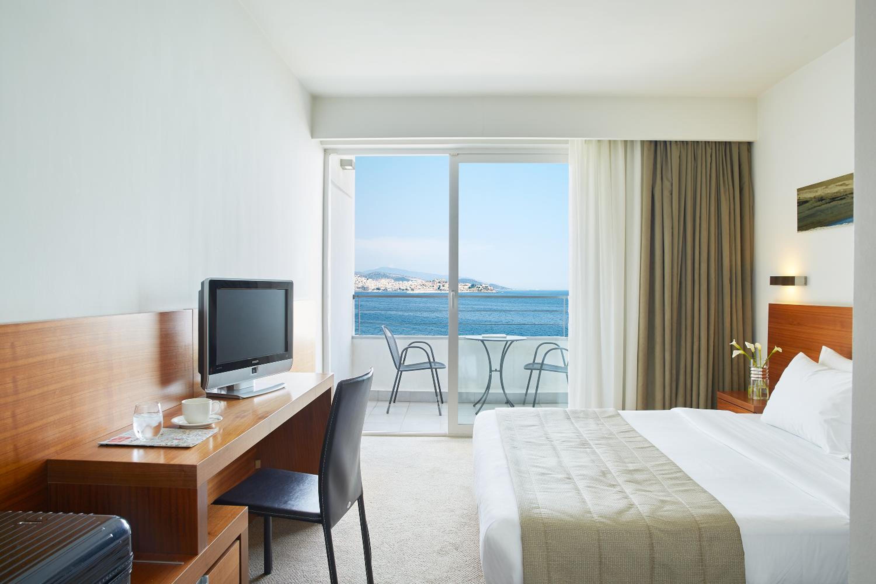 Superior Double or Twin Room with Sea View - Photo 1
