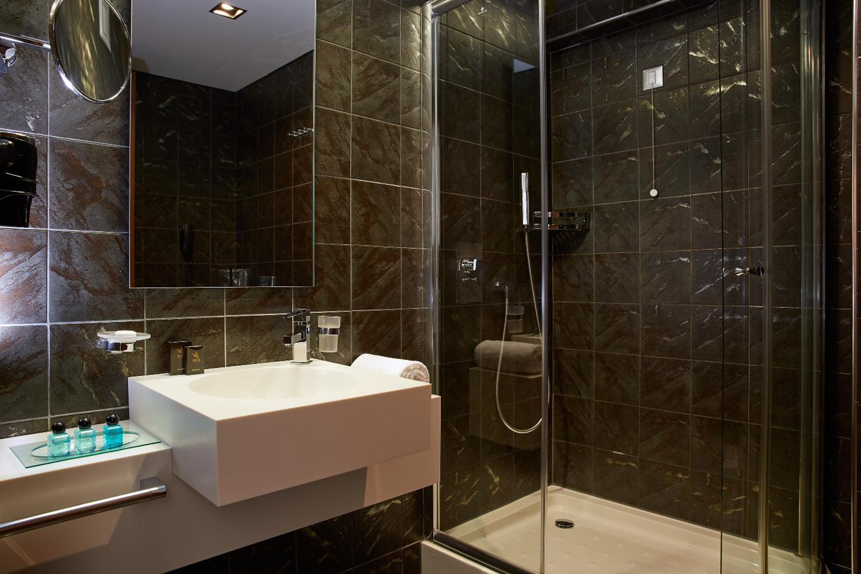 Superior Double or Twin Room with City View - Photo 3