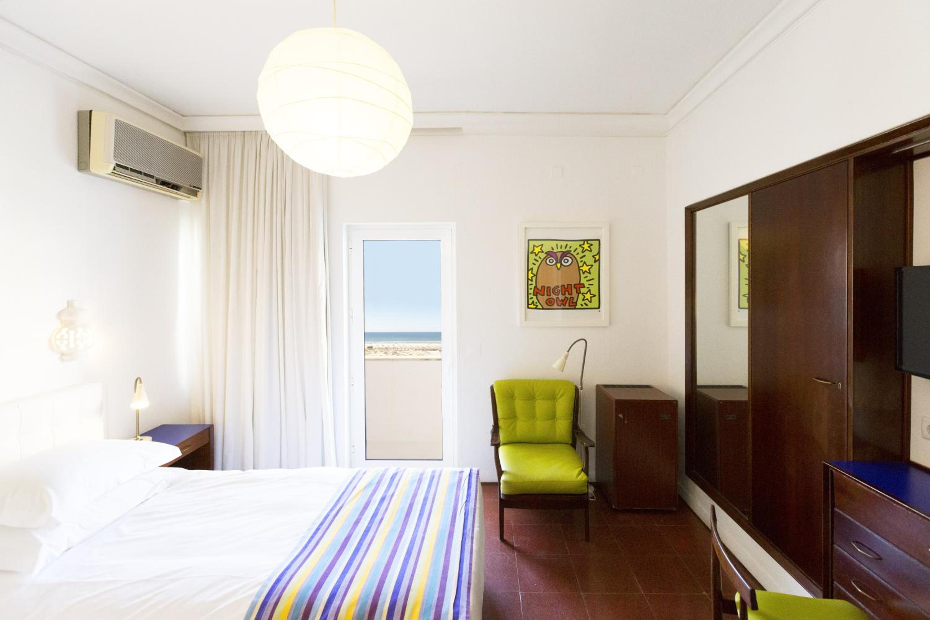 Double Room with Sea View and Balcony - Photo 1
