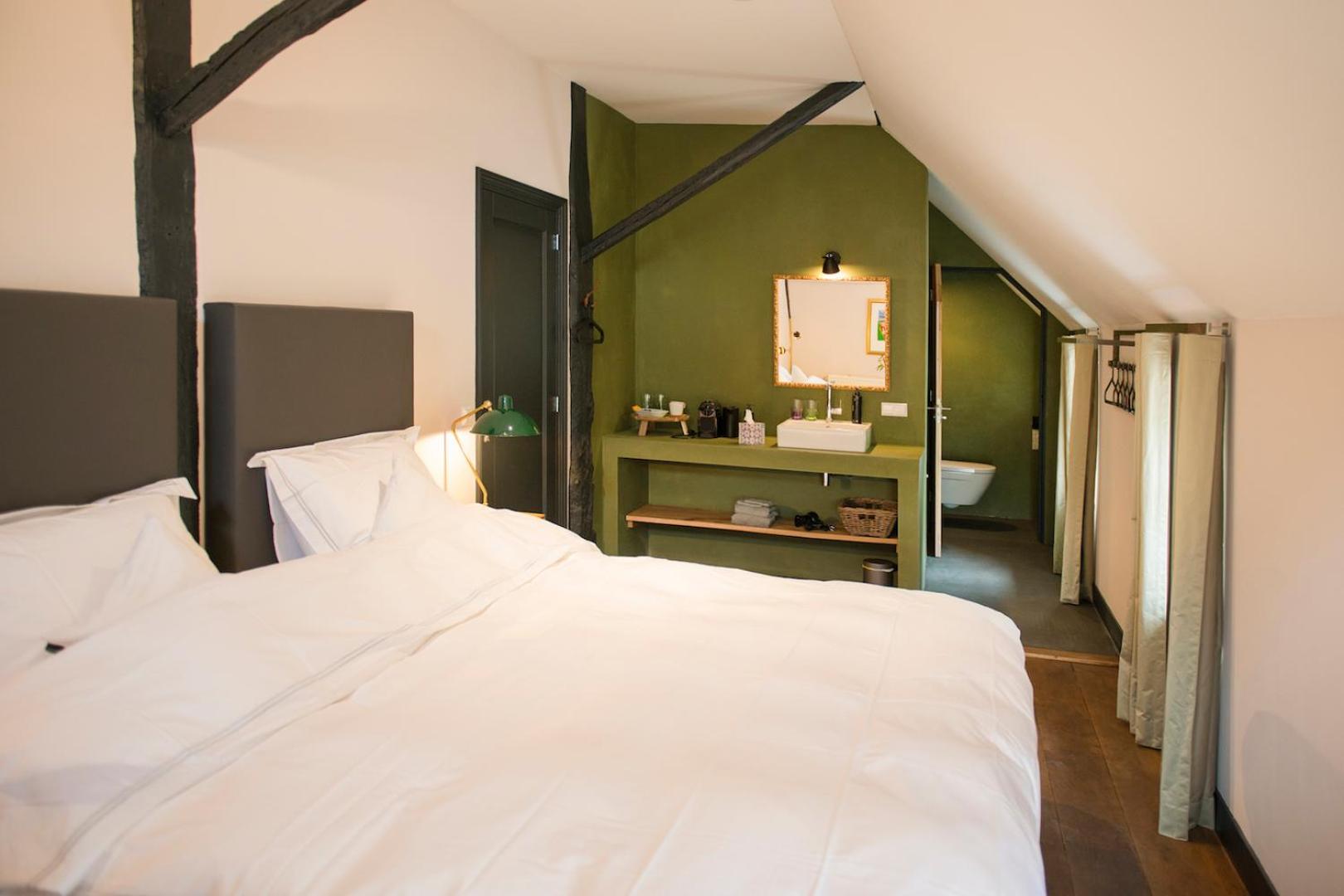 Deluxe Double Room with Bath - Photo 1