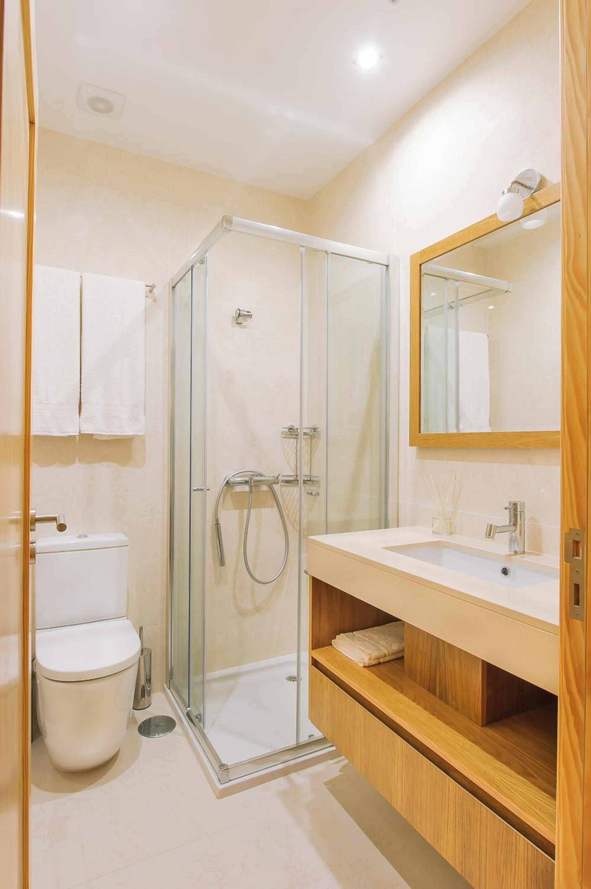 Deluxe King Suite - Photo 7
