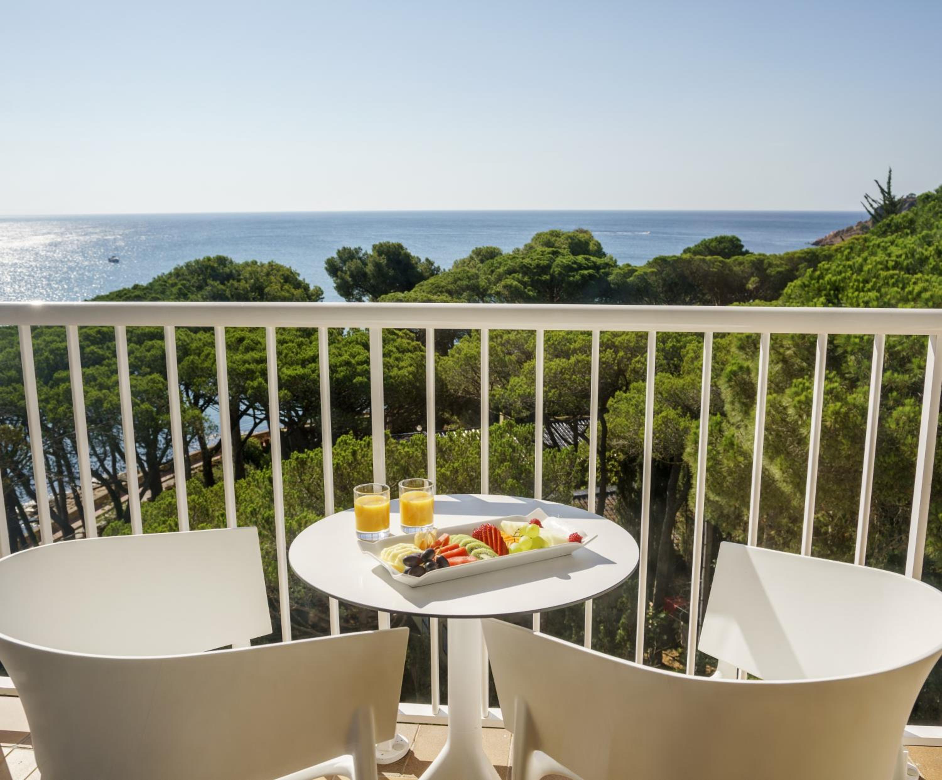 Standard Double or Twin Room with Sea View - Photo 5
