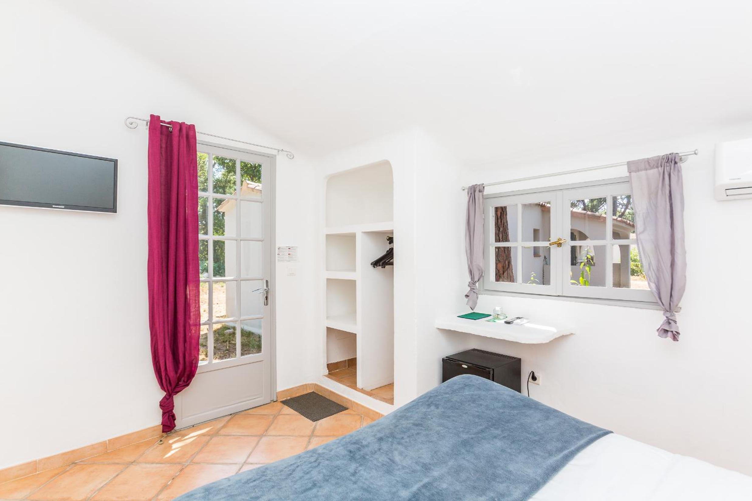 Standard Double Room - Photo 7