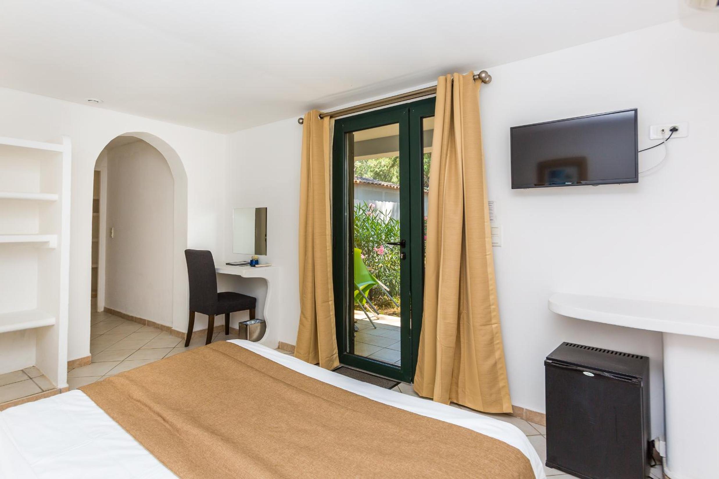 Family Room with Terrace - Photo 11