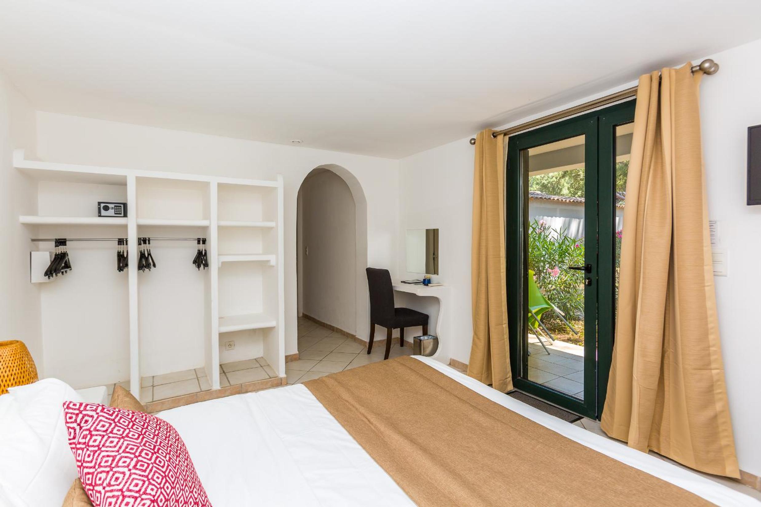 Family Room with Terrace - Photo 10