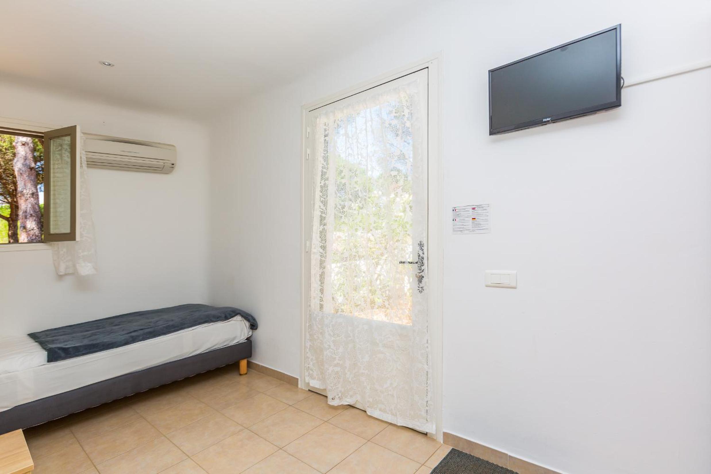 Standard Twin Room - Photo 1