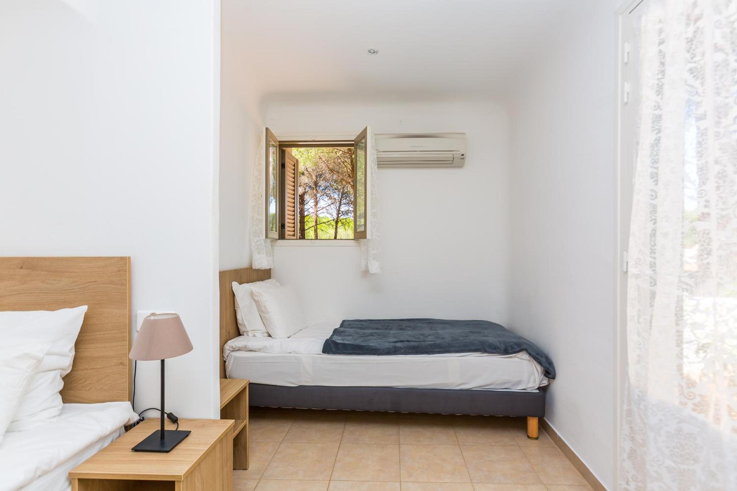 Standard Twin Room - Photo 10
