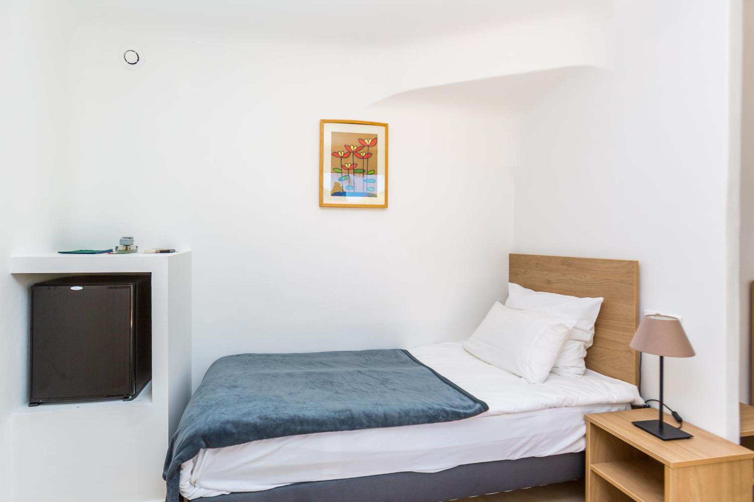 Standard Twin Room - Photo 8