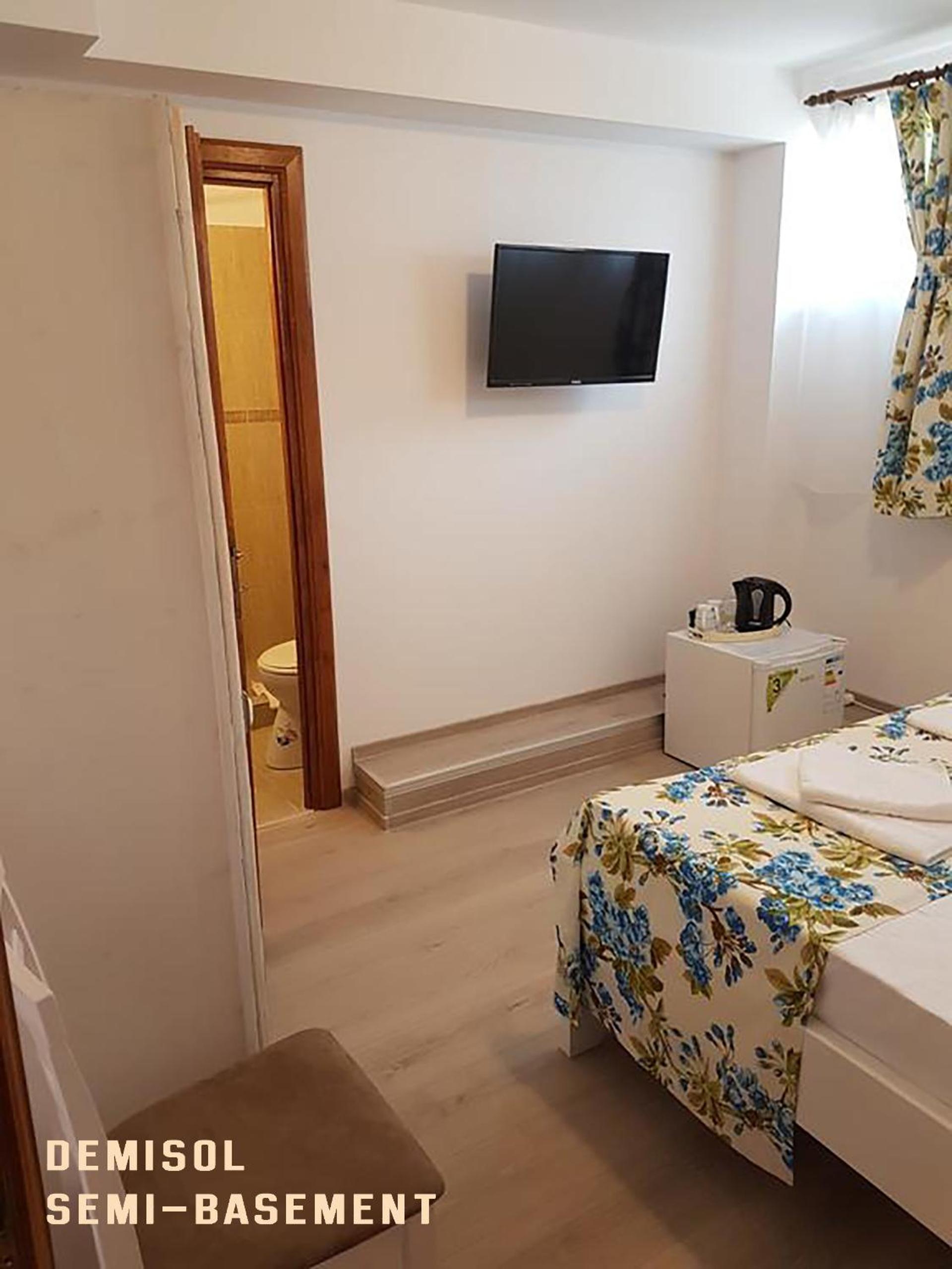 Standard Double Room - Semi-Basement photo 2