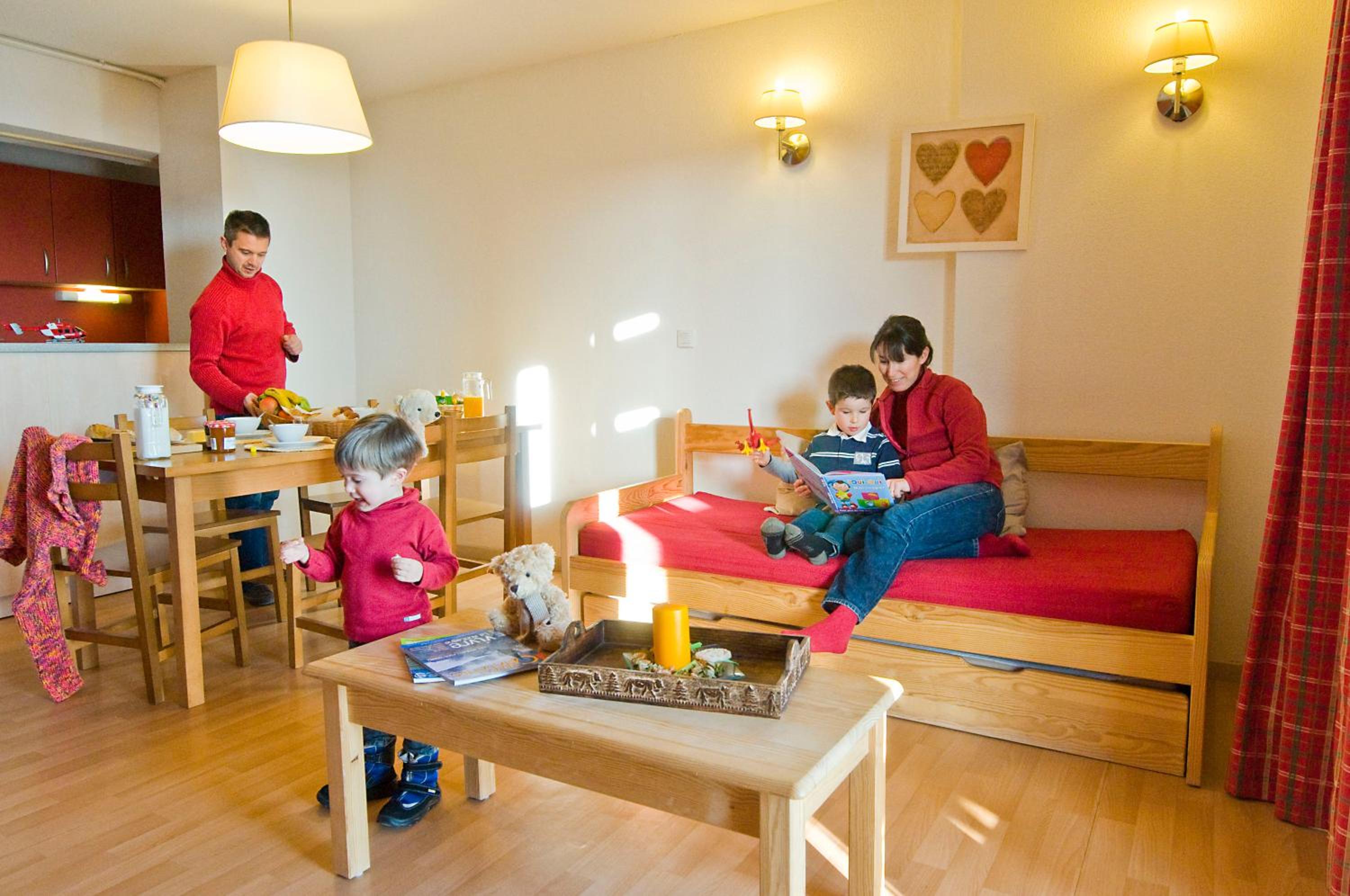 Two-Bedroom Apartment with Alcove photo 2