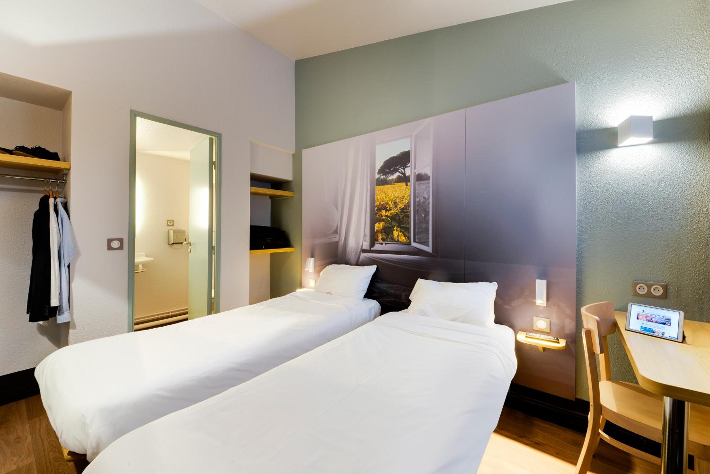 Twin Room - Non-Smoking photo 1
