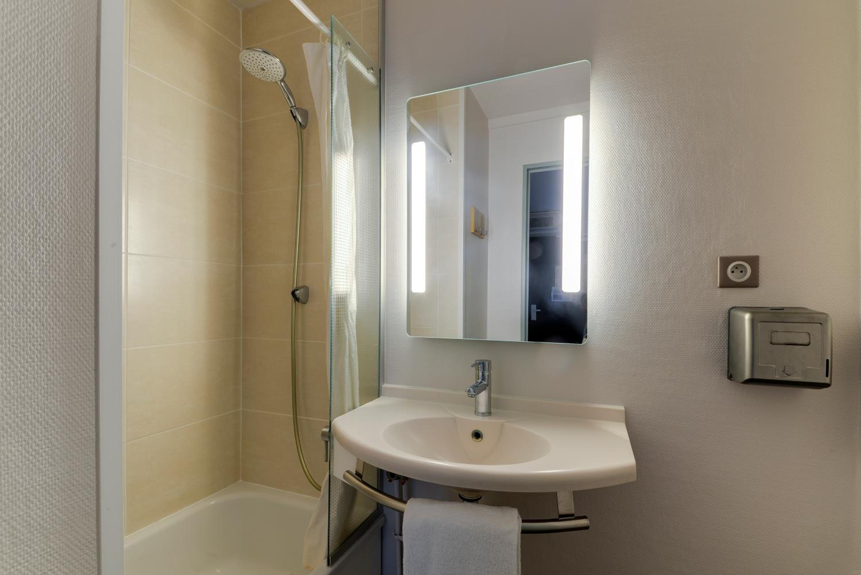 Double Room - Non-Smoking  photo 3