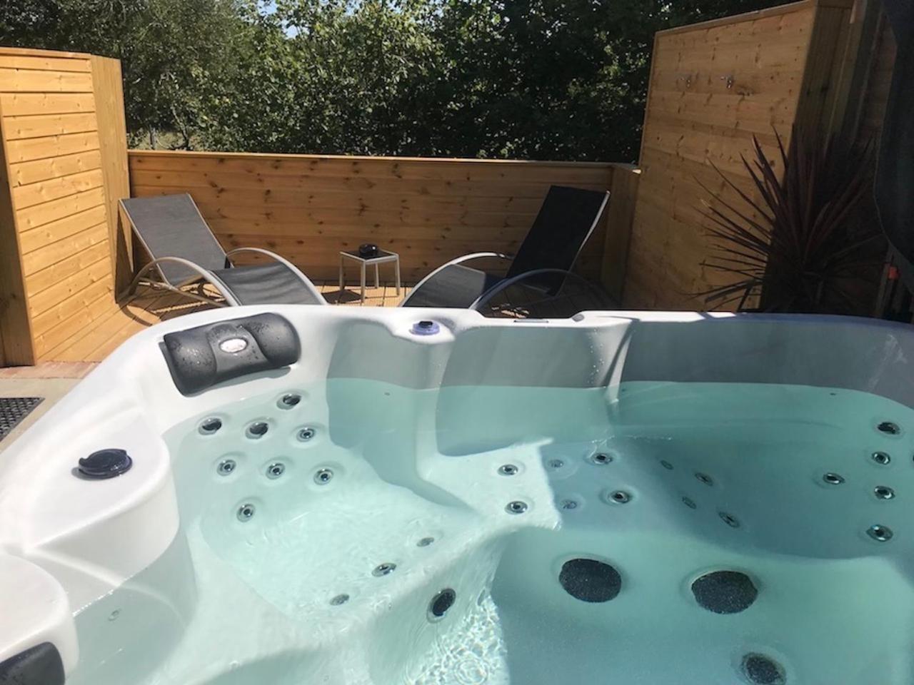 King Suite with Spa Bath - Photo 3