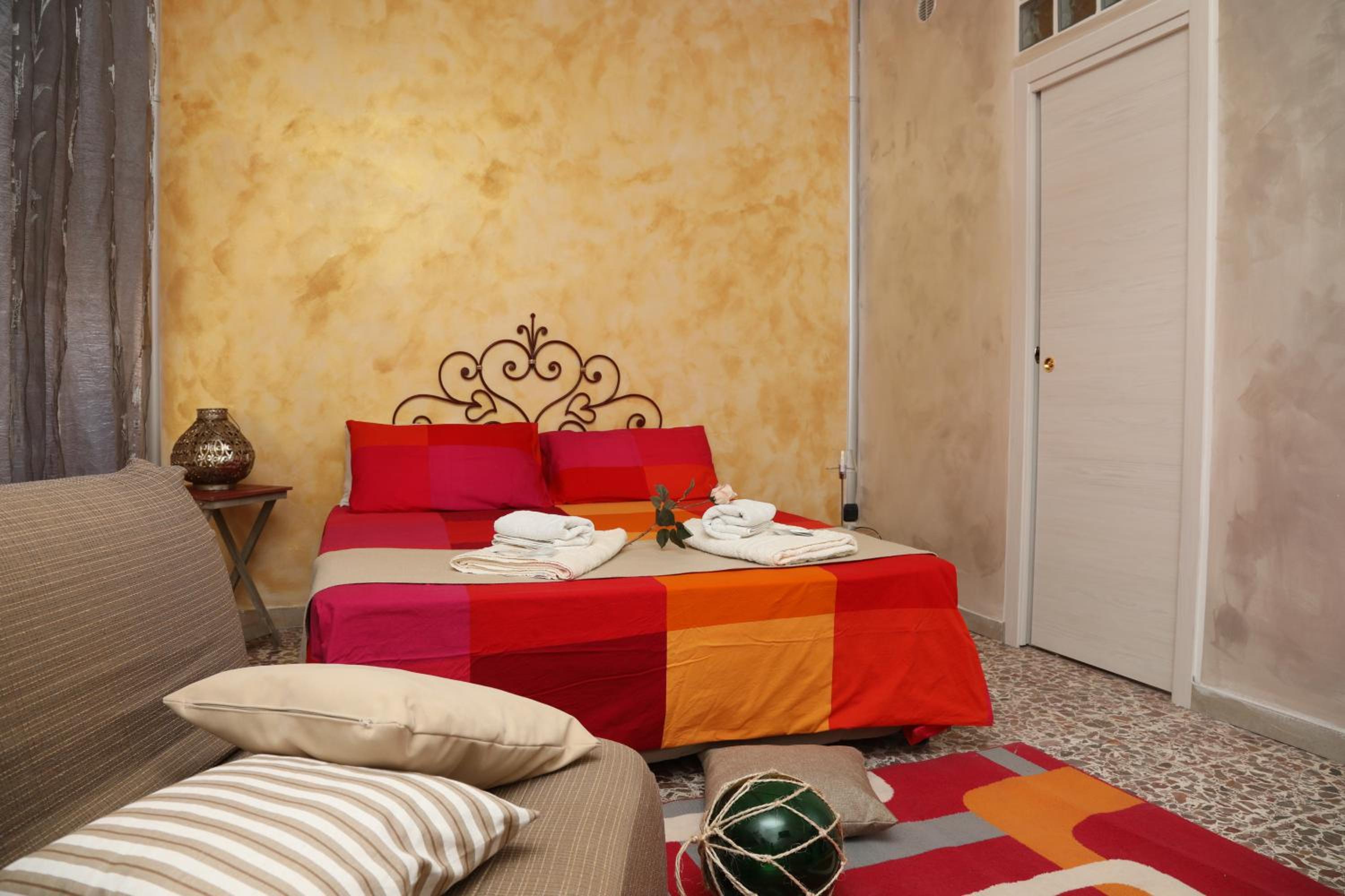Double Room with Private Internal Bathroom - Photo 3