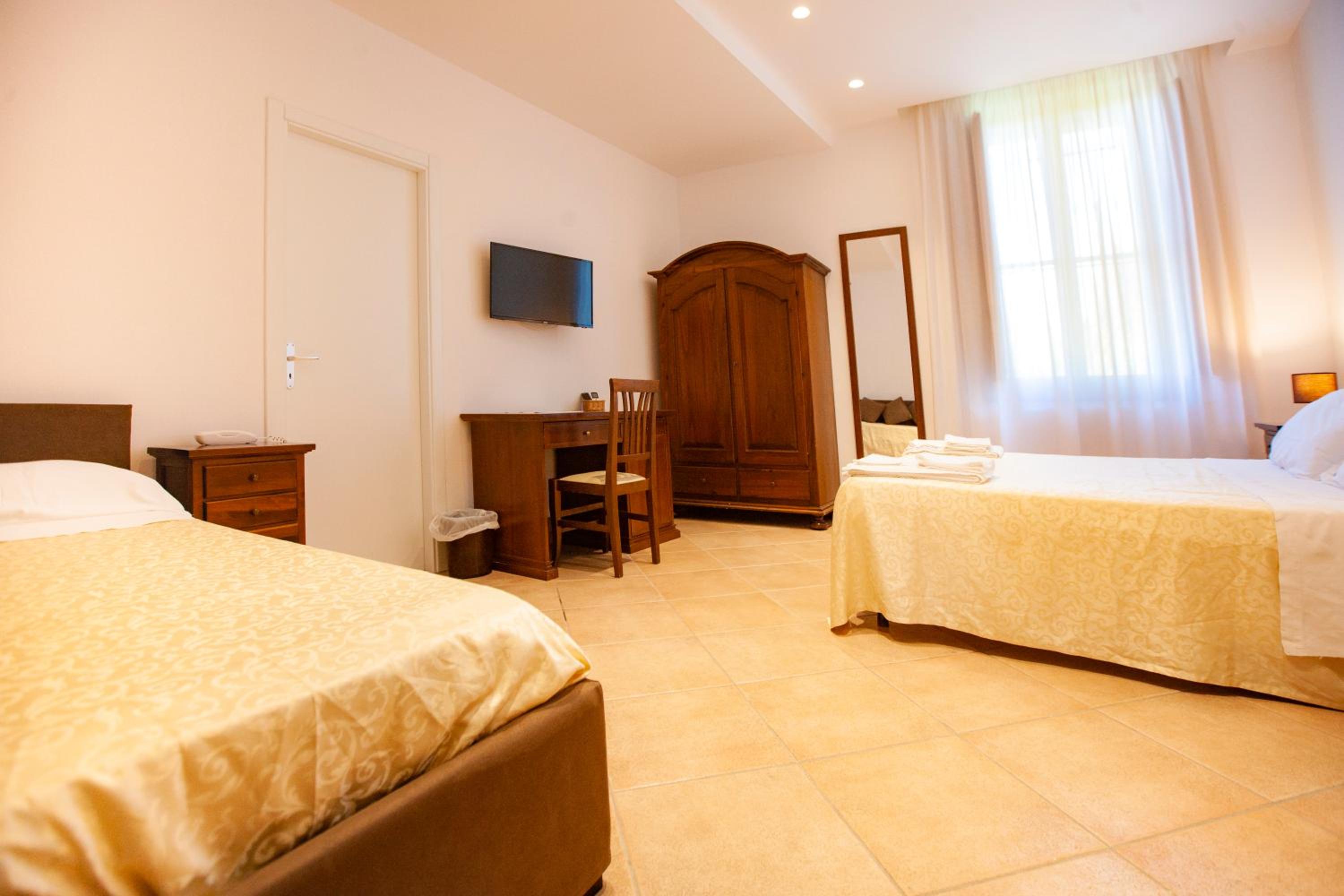 Standard Triple Room photo 2