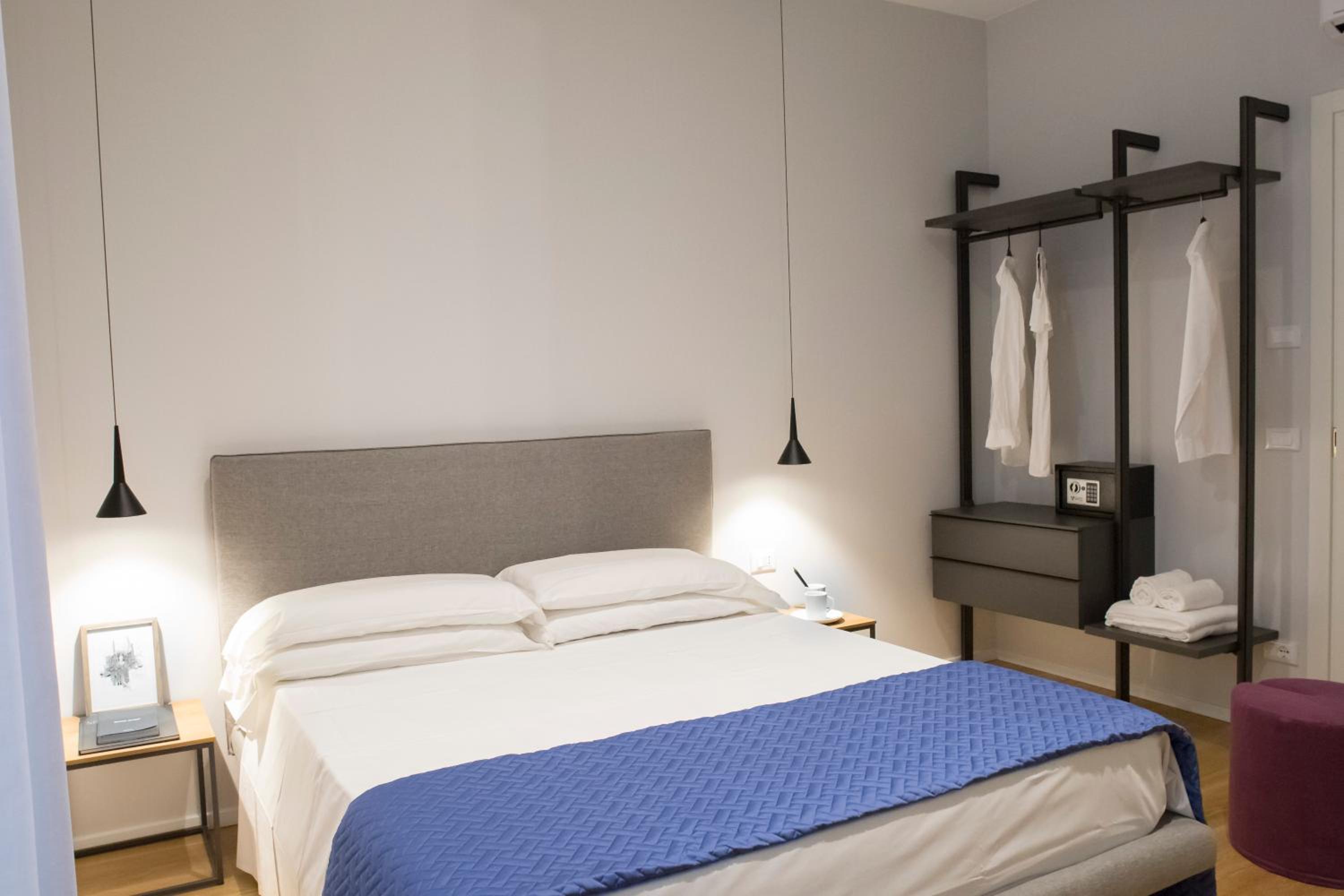 Double Room - Photo 6
