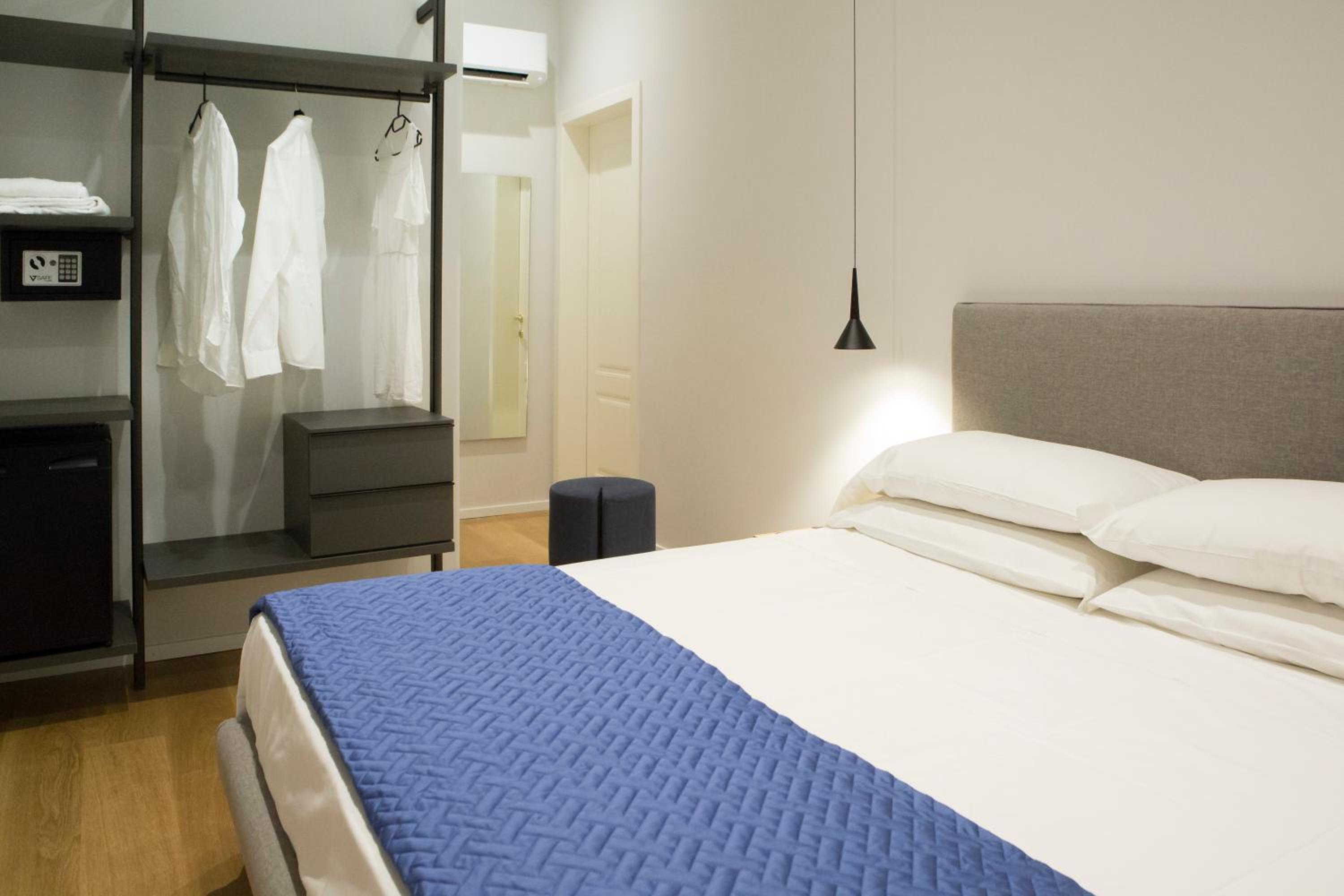 Suite - Photo 1