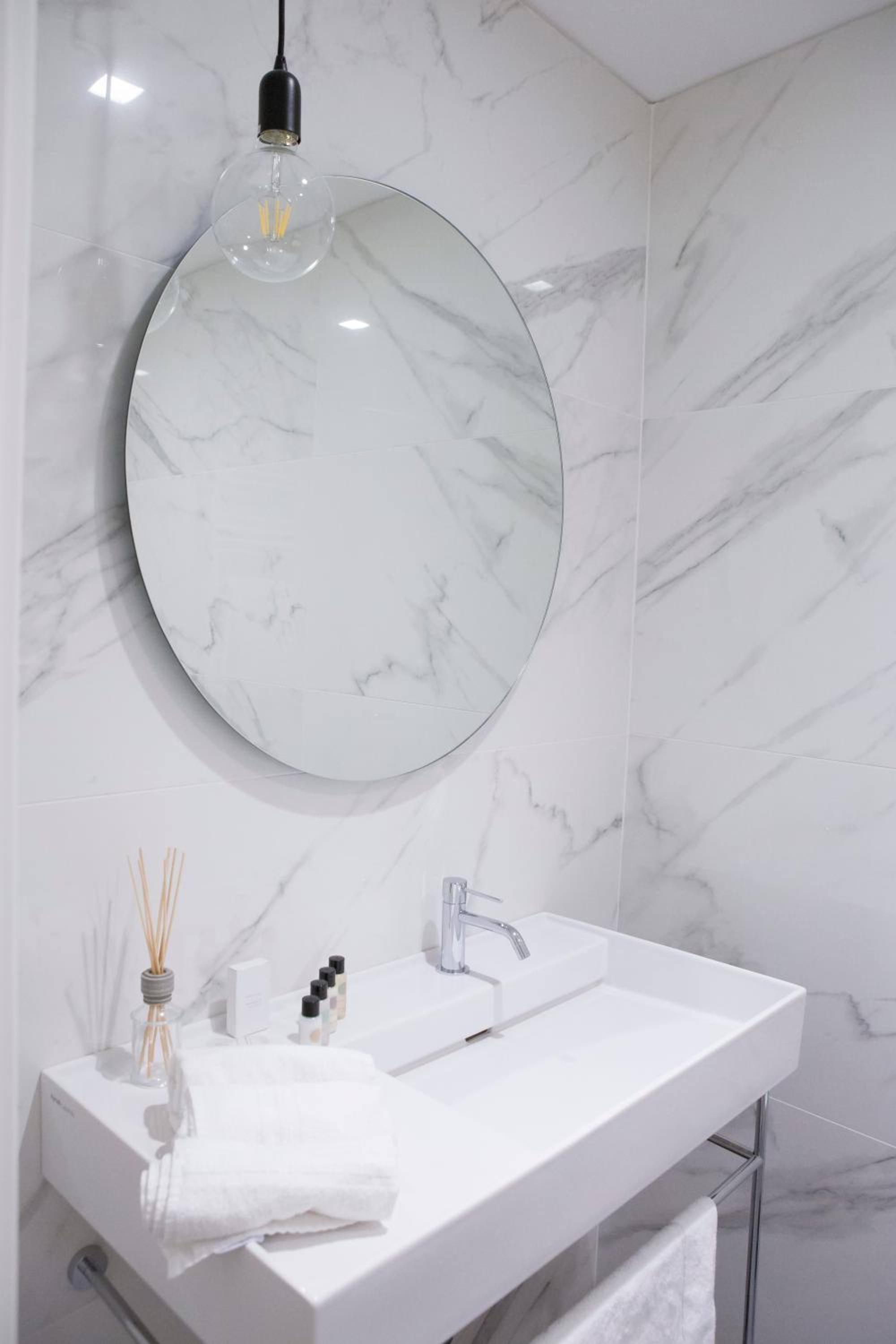 Suite - Photo 12