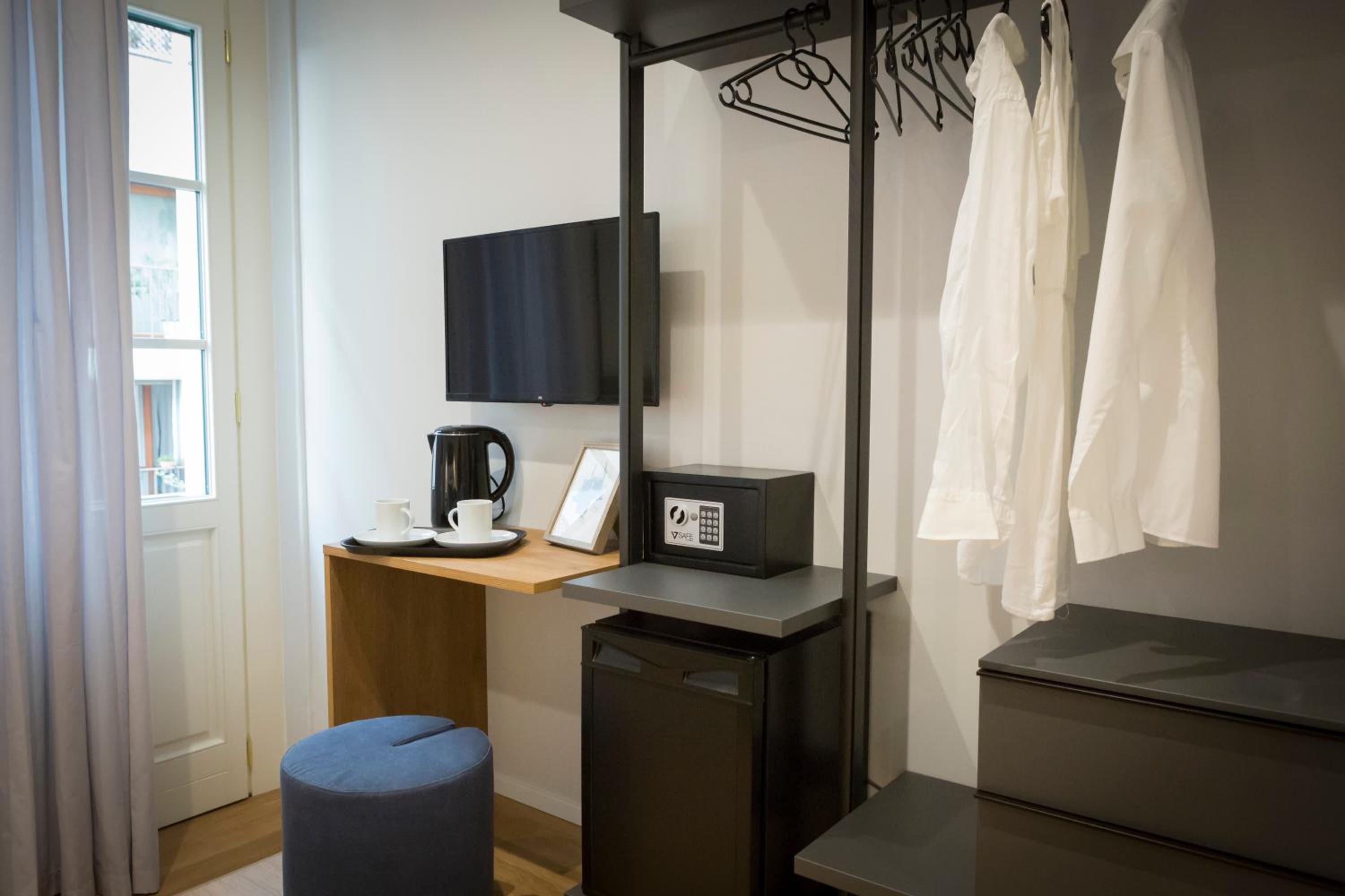 Double Room - Photo 7