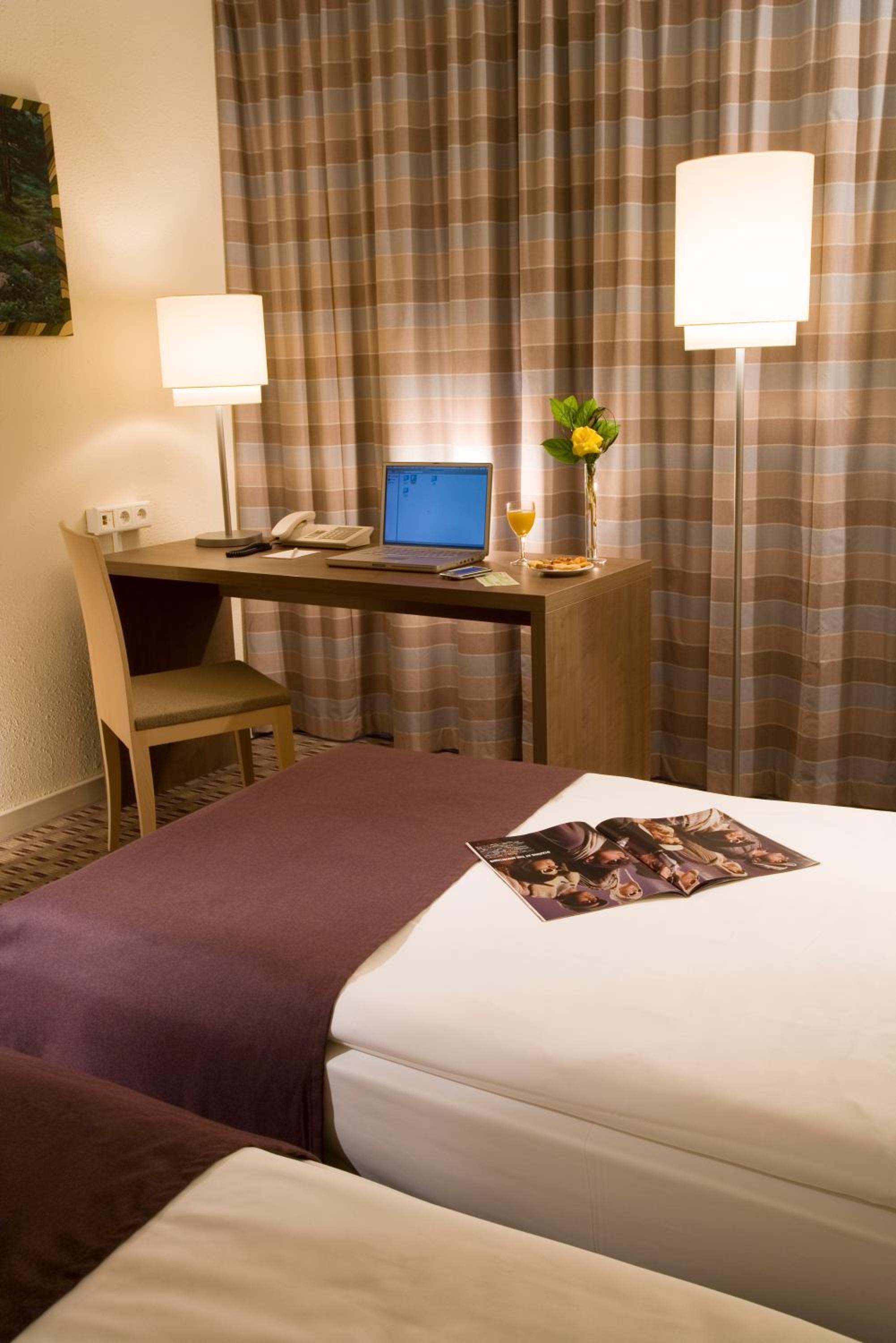 Standard Twin Room - Photo 3