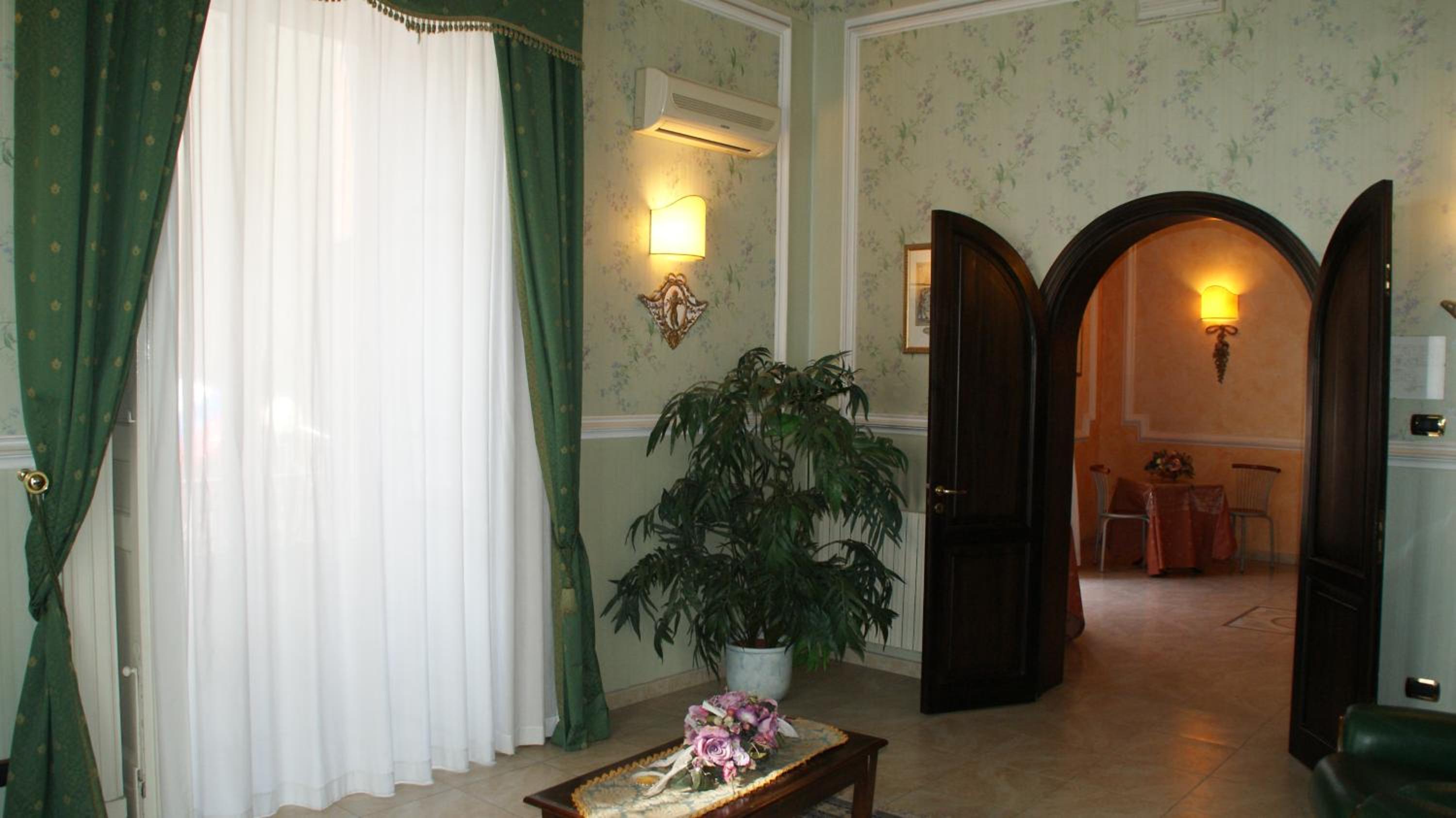 Double or Twin Room - Photo 3