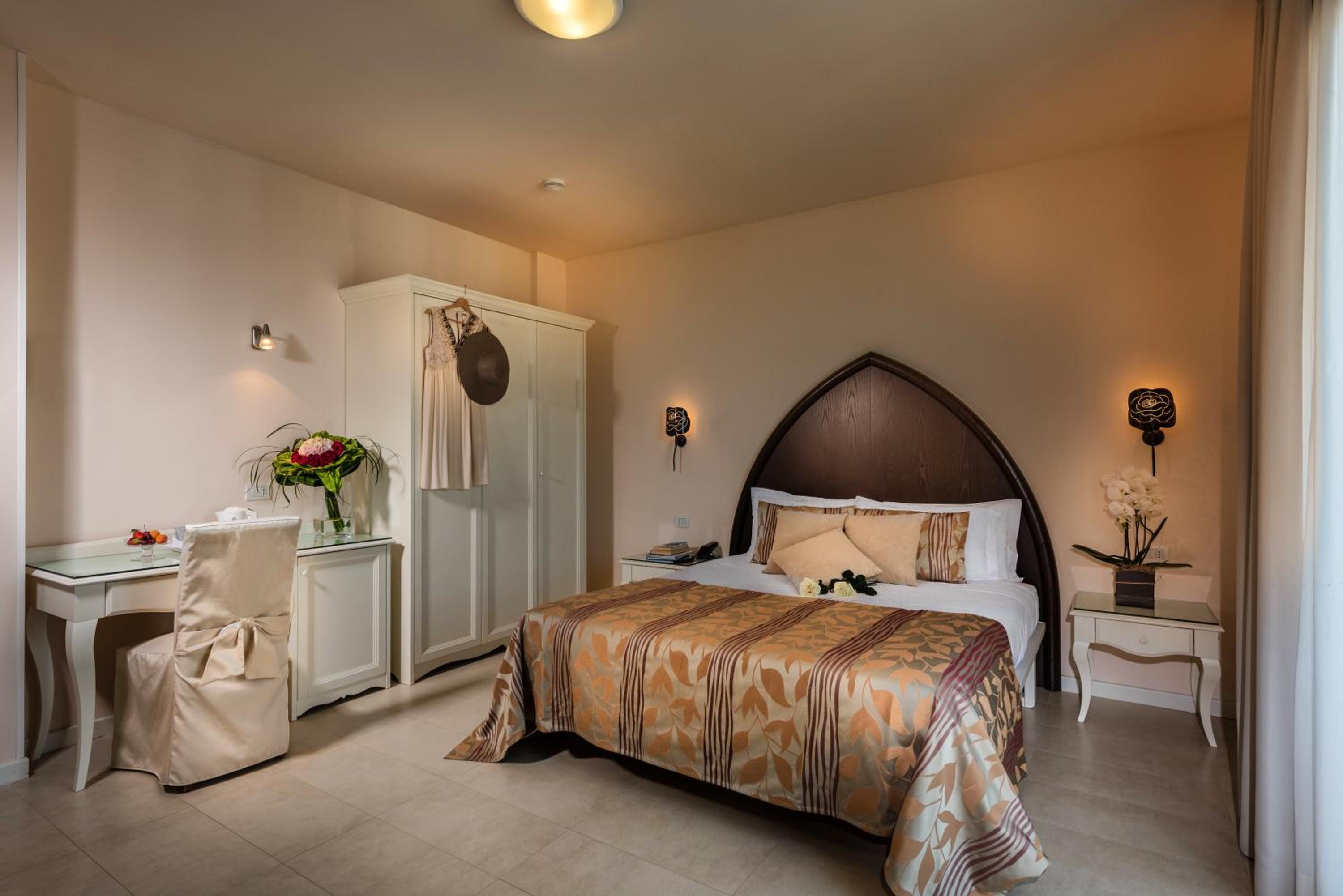 Deluxe Suite with Sea View