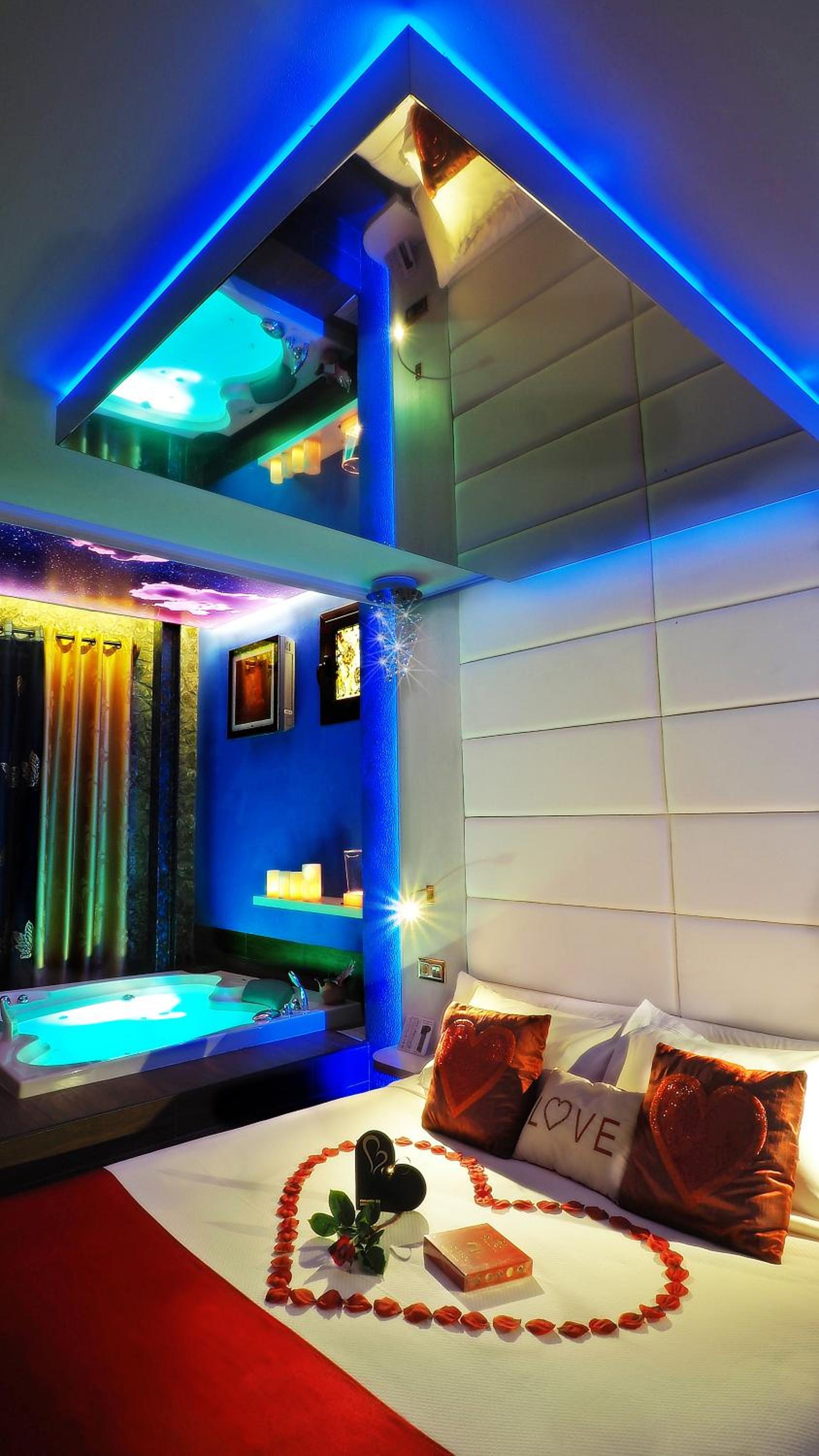 Two-Bedroom House (2-6 Adults) - Photo 69