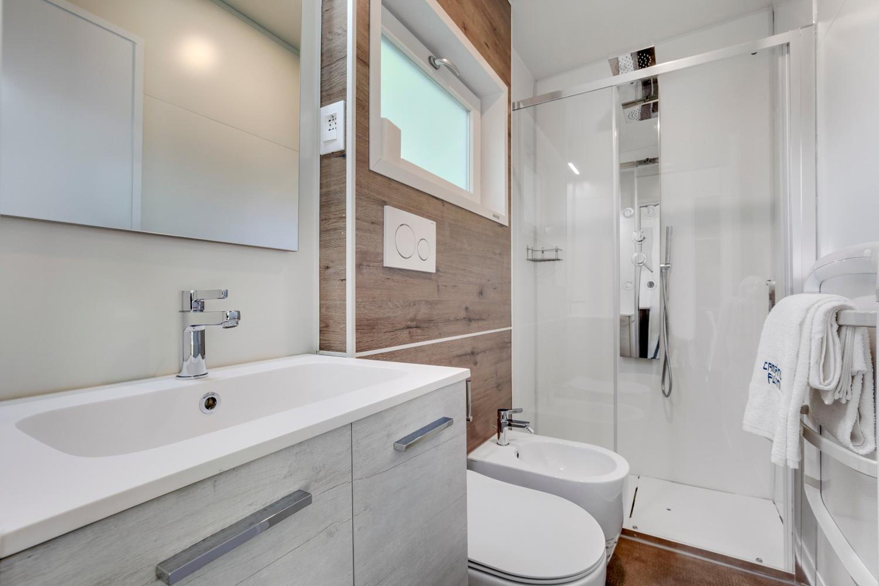 Mobile Home with Kitchenette (4 Adults) photo 3