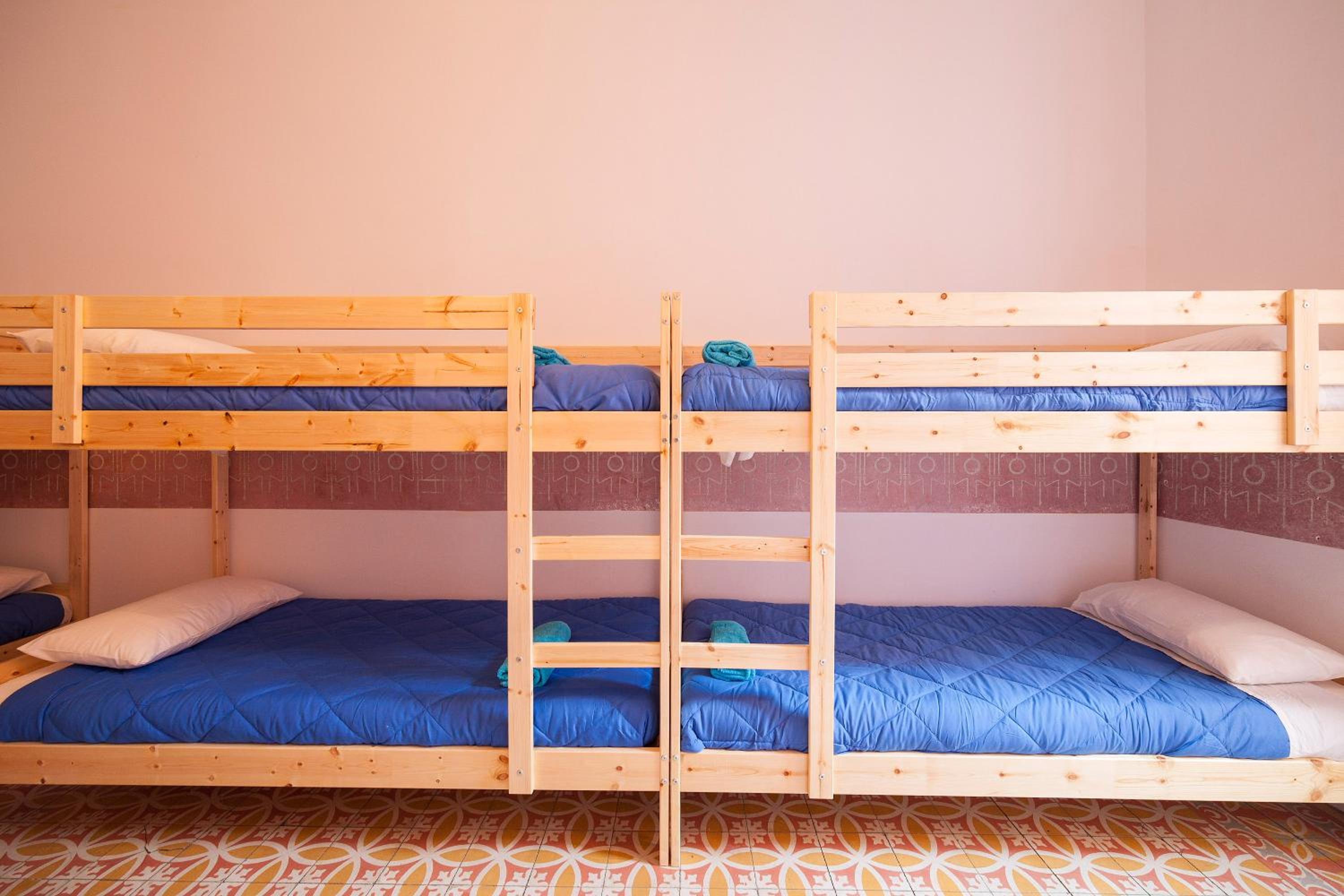 Cama en Habitación Compartida Mixta de 6 Camas