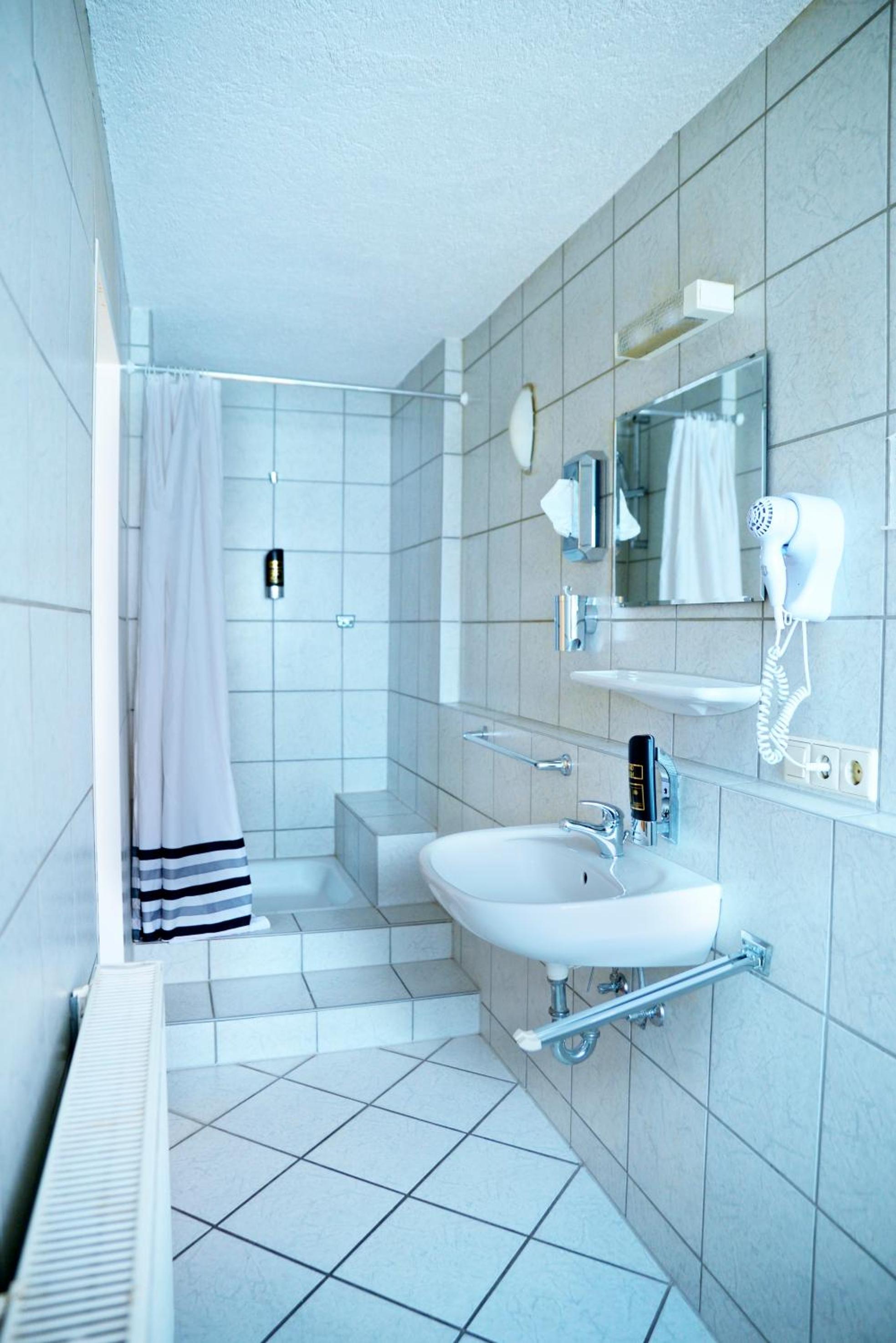 Standard Double Room - Photo 6