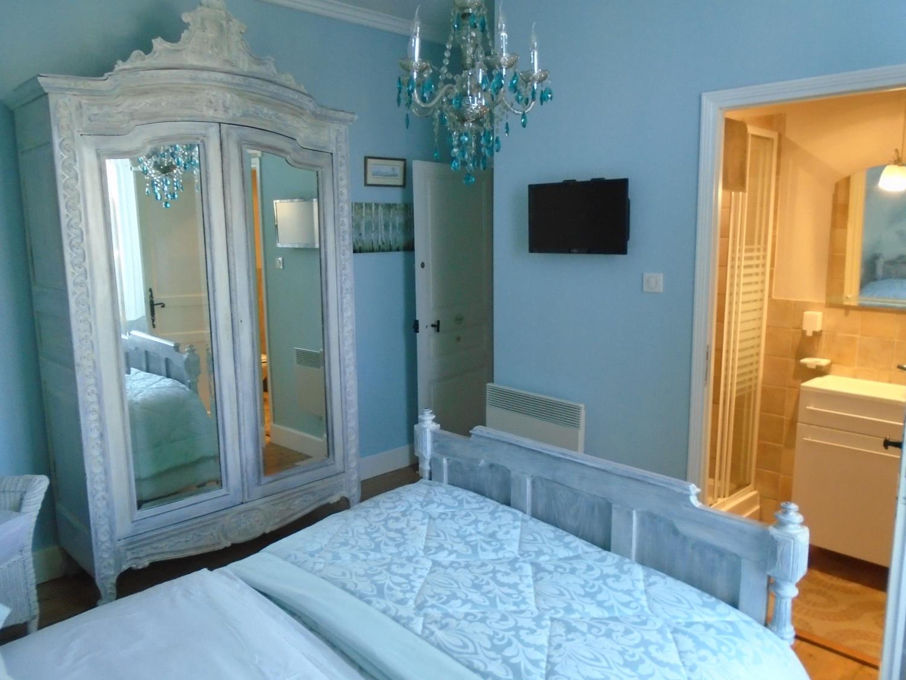 Deluxe Double Room with Shower photo 2