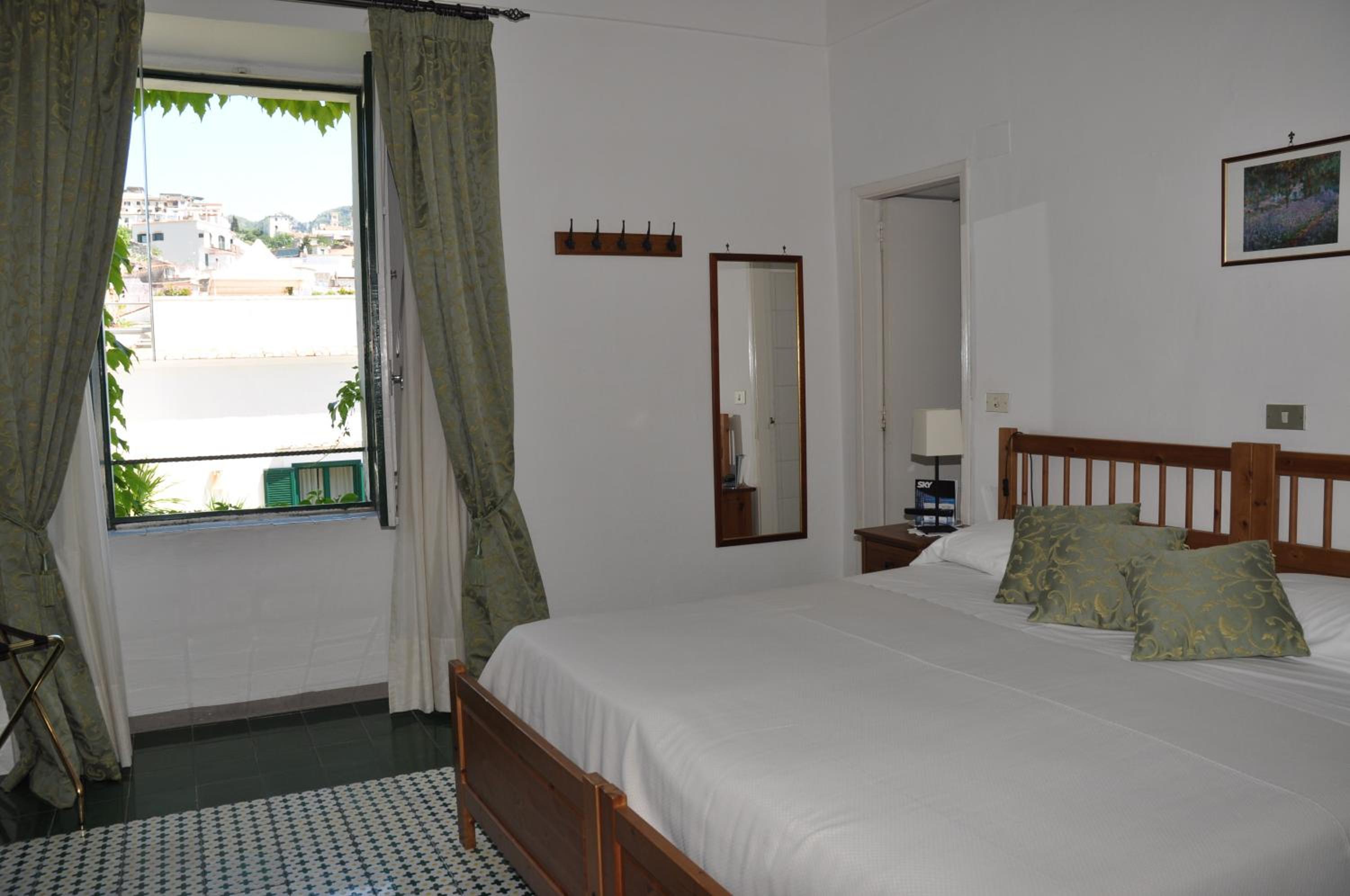 Standard Double or Twin Room - Photo 4