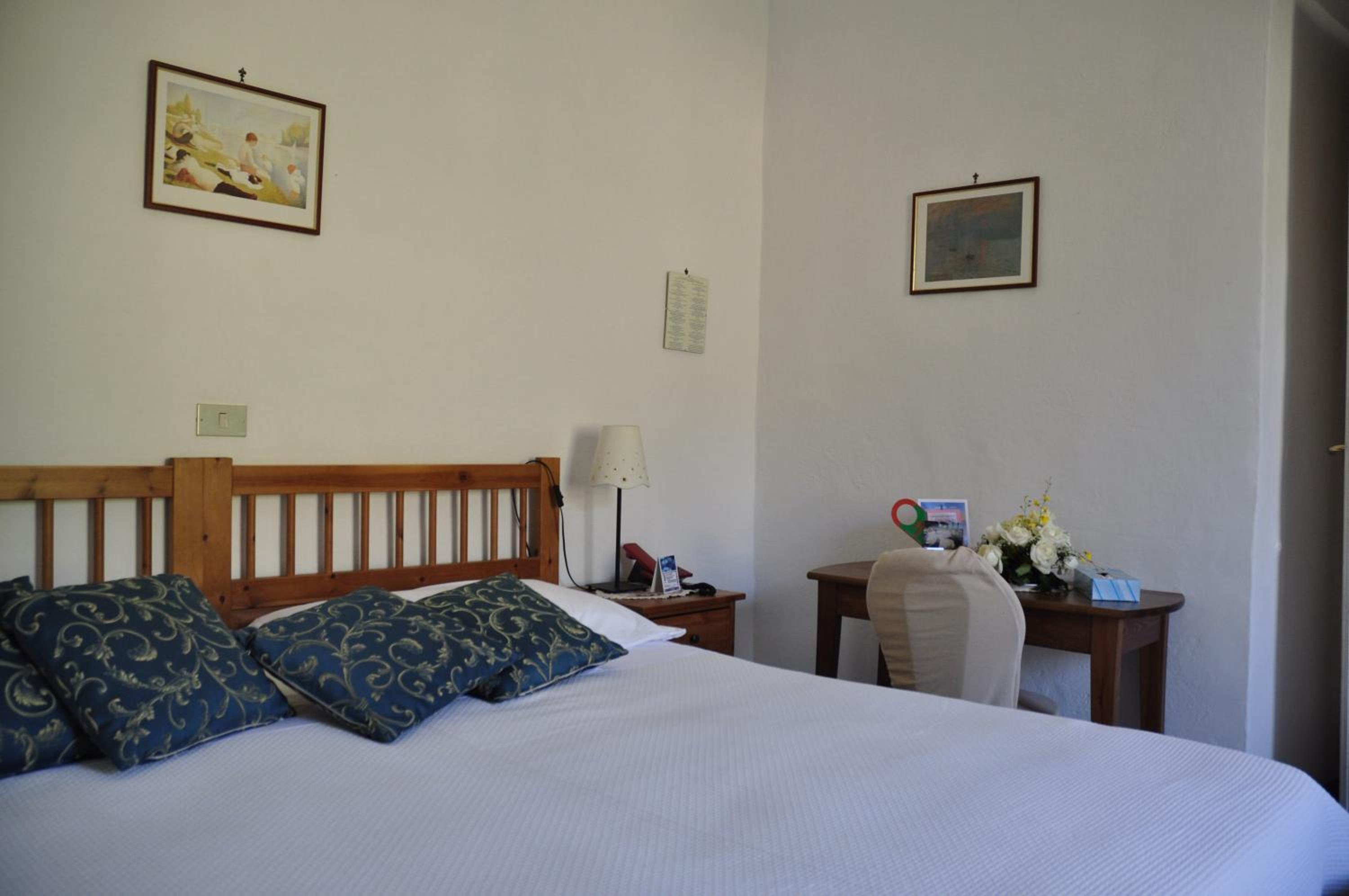 Standard Double or Twin Room - Photo 5